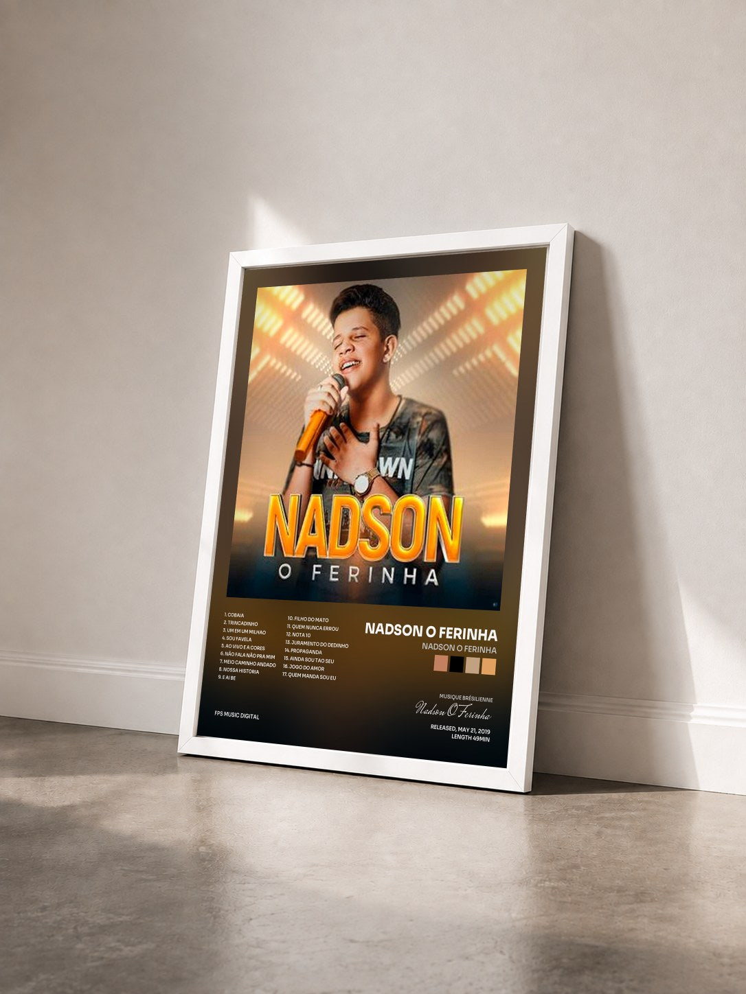 #blanc Tableau de l'album Nadson O Ferinha de Nadson O Ferinha vu de trois quarts, cadre blanc