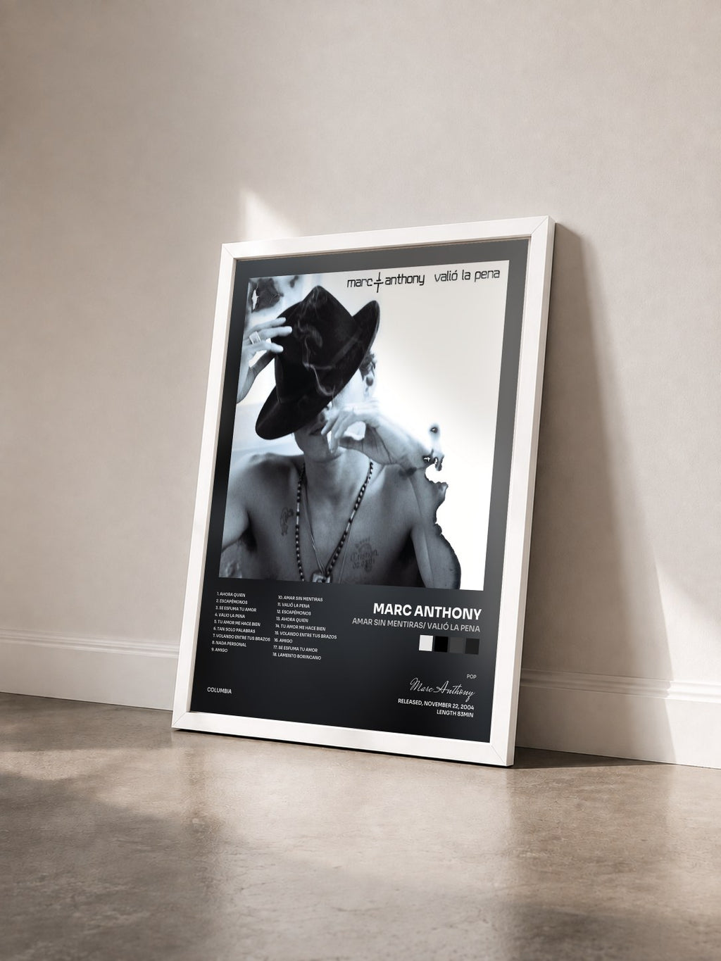 #blanc Tableau de l'album Amar Sin Mentiras/ Valió La Pena de Marc Anthony vu de trois quarts, cadre blanc