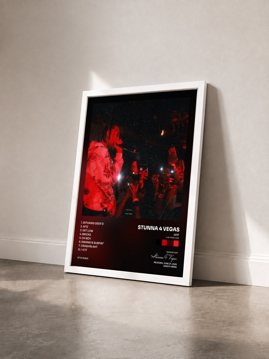 #blanc Tableau de l'album 4MF (4 MY FANS TAPE) de Stunna 4 Vegas vu de trois quarts, cadre blanc