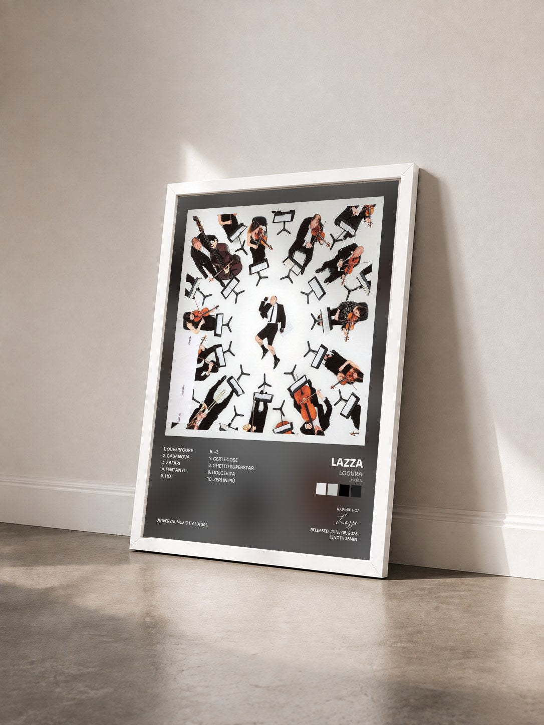 #blanc Tableau de l'album LOCURA (Opera) de Lazza vu de trois quarts, cadre blanc