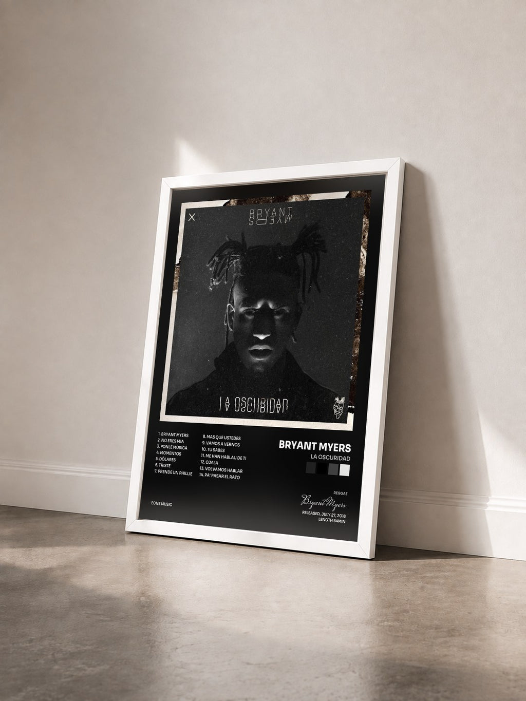 #blanc Tableau de l'album La Oscuridad de Bryant Myers vu de trois quarts, cadre blanc
