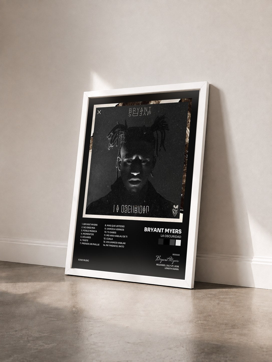 #blanc Tableau de l'album La Oscuridad de Bryant Myers vu de trois quarts, cadre blanc