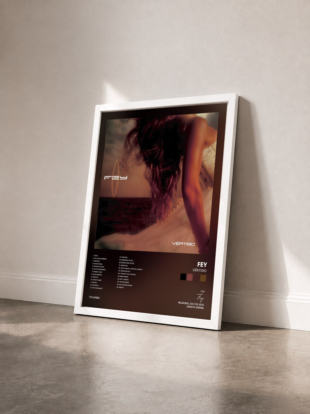 #blanc Tableau de l'album Vértigo de Fey vu de trois quarts, cadre blanc