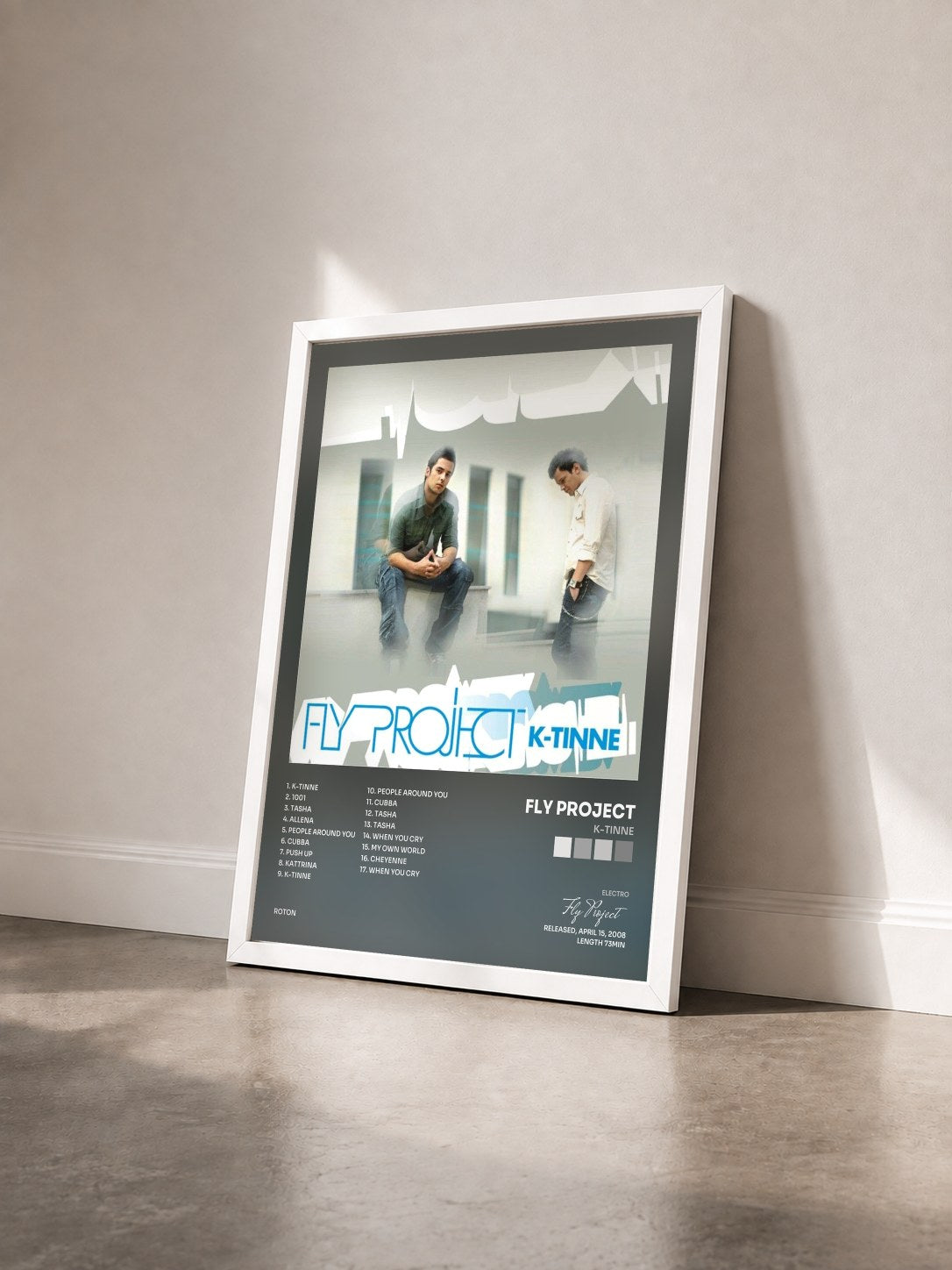 #blanc Tableau de l'album K-Tinne de Fly Project vu de trois quarts, cadre blanc