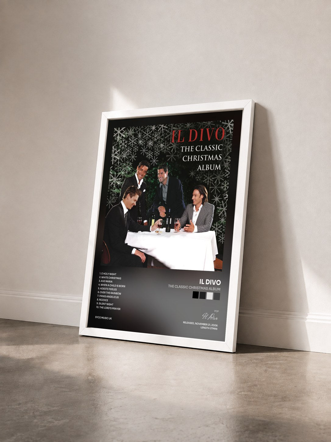 #blanc Tableau de l'album The Classic Christmas Album de Il Divo vu de trois quarts, cadre blanc