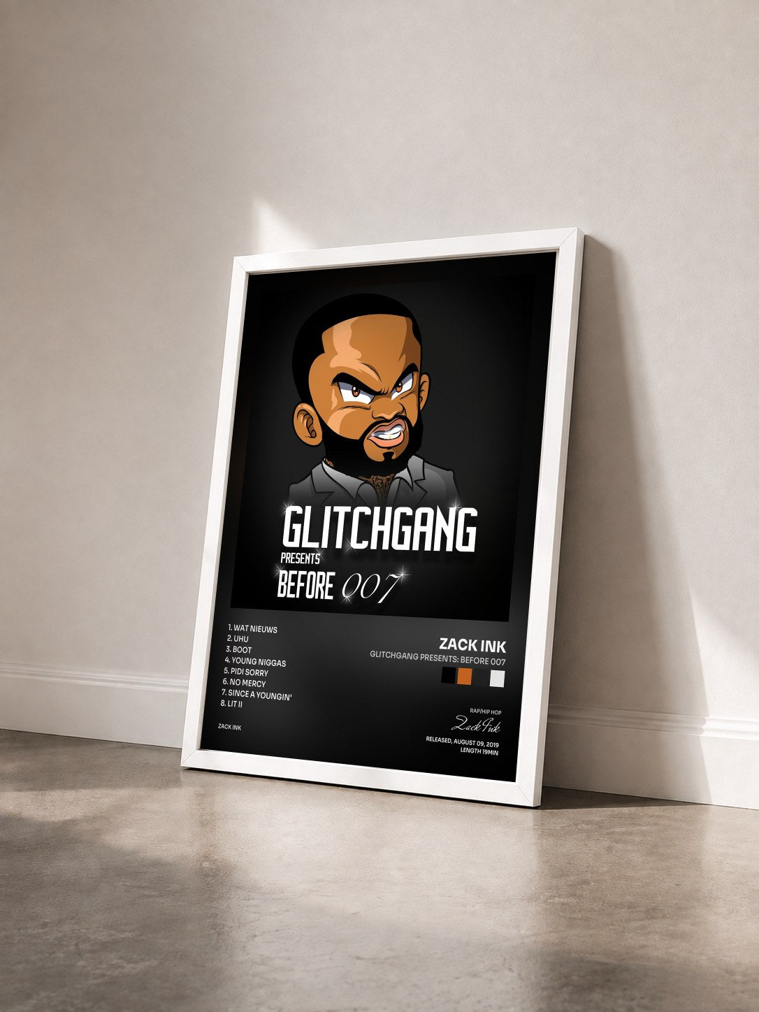 #blanc Tableau de l'album GlitchGang Presents: Before 007 de Zack Ink vu de trois quarts, cadre blanc