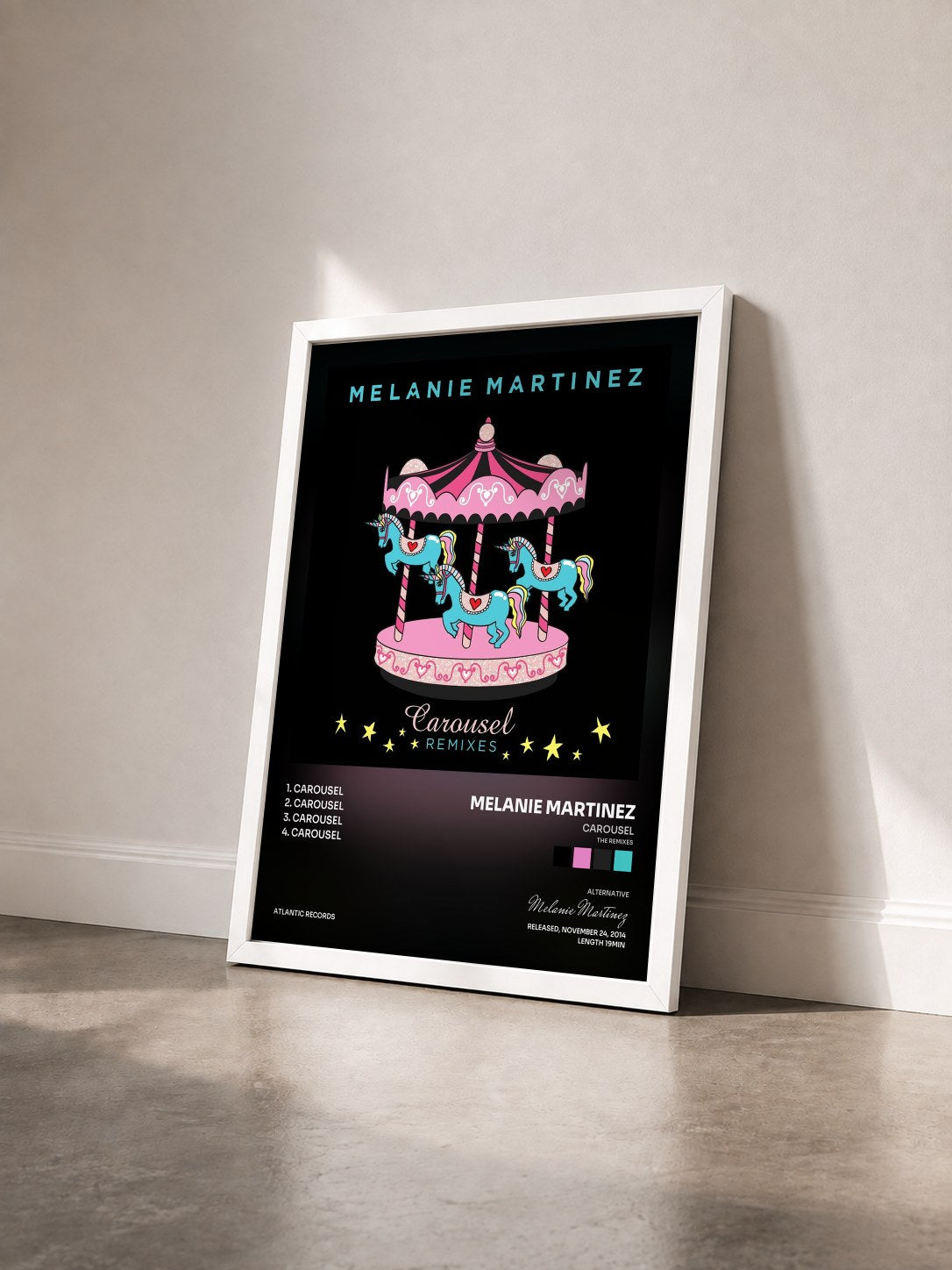 #blanc Tableau de l'album Carousel (The Remixes) de Melanie Martinez vu de trois quarts, cadre blanc