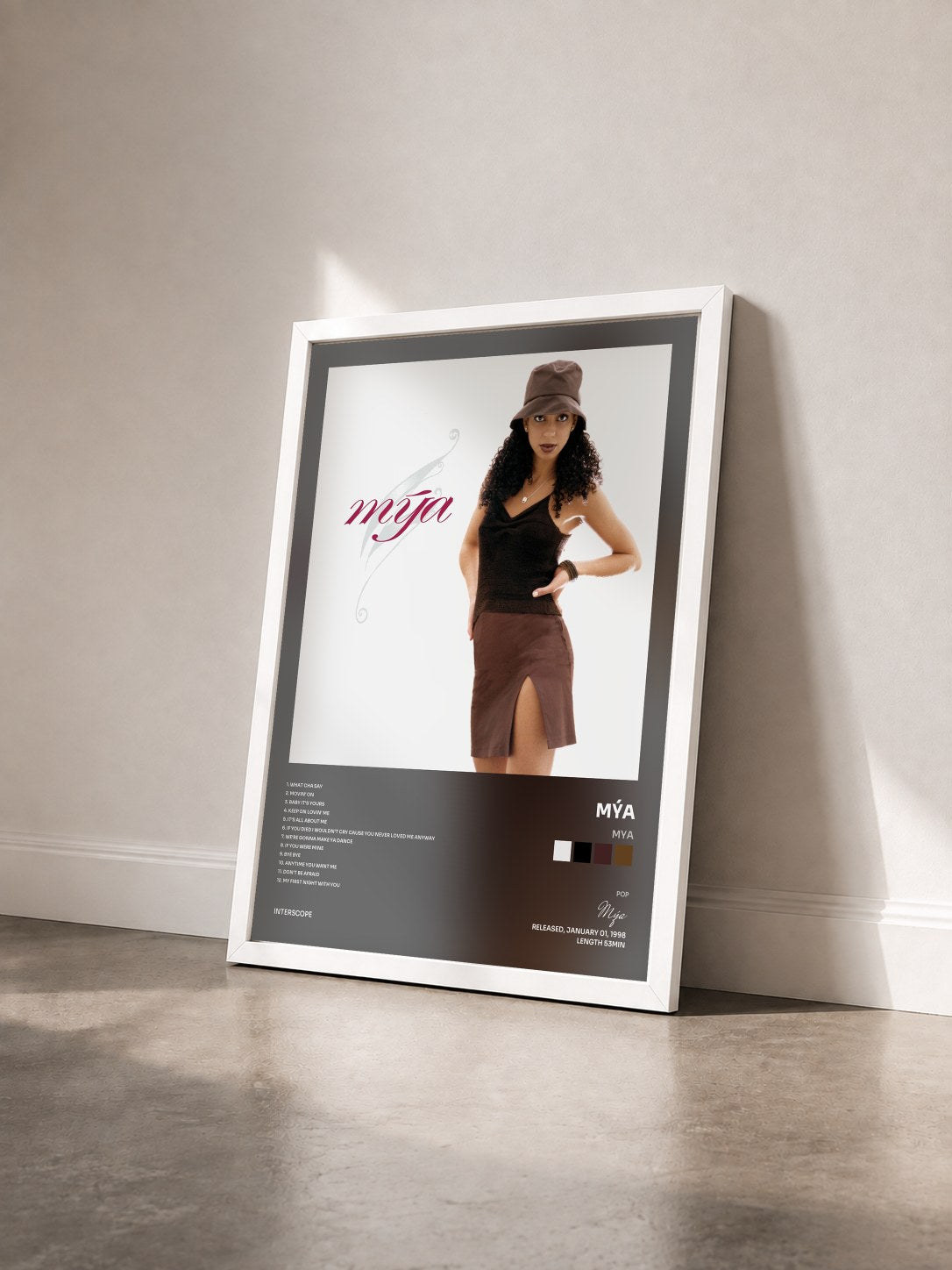#blanc Tableau de l'album Mya de Mýa vu de trois quarts, cadre blanc