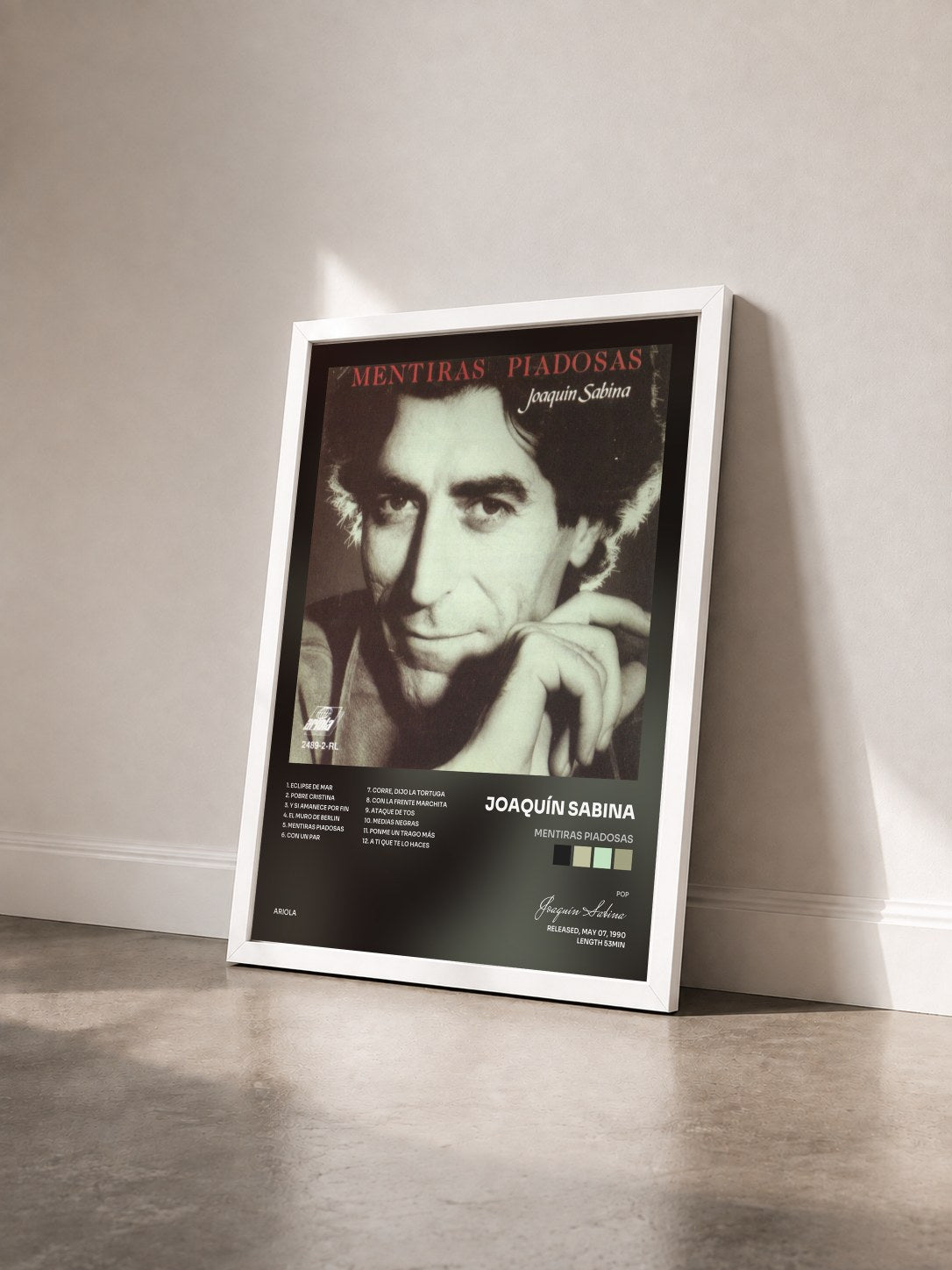 #blanc Tableau de l'album Mentiras Piadosas de Joaquín Sabina vu de trois quarts, cadre blanc