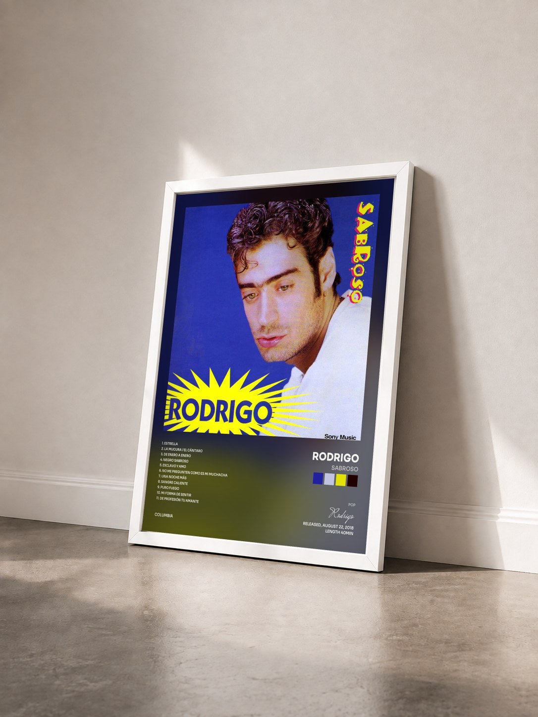 #blanc Tableau de l'album Sabroso de Rodrigo vu de trois quarts, cadre blanc