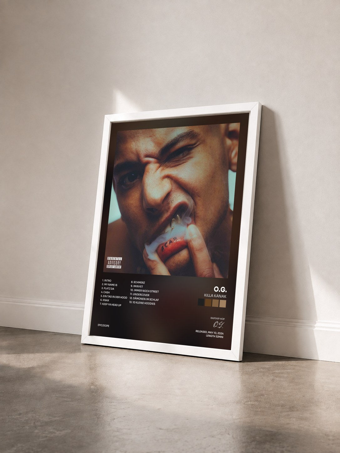 #blanc Tableau de l'album KILLA KANAK de O.G. vu de trois quarts, cadre blanc