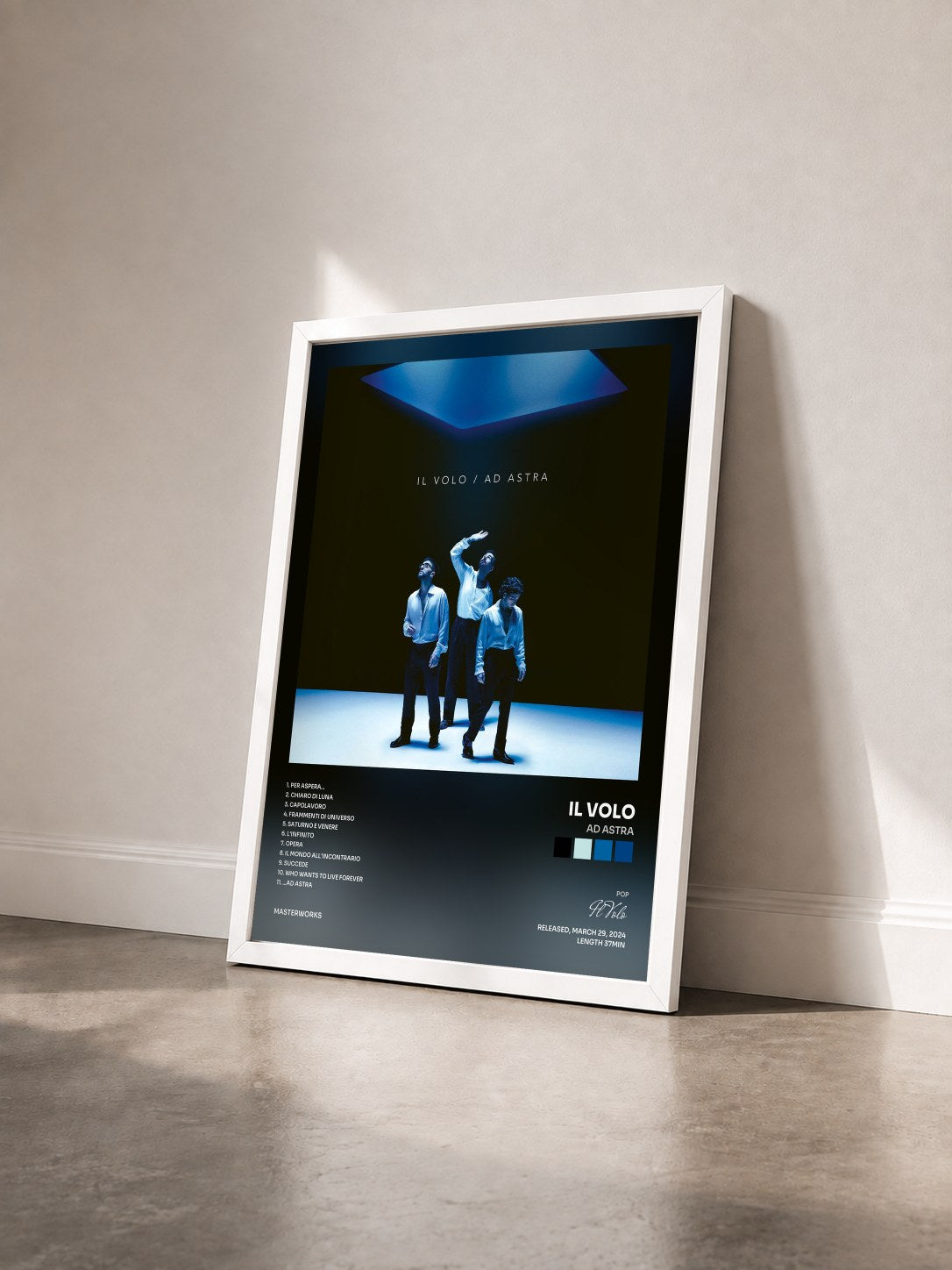 #blanc Tableau de l'album Ad Astra de Il Volo vu de trois quarts, cadre blanc