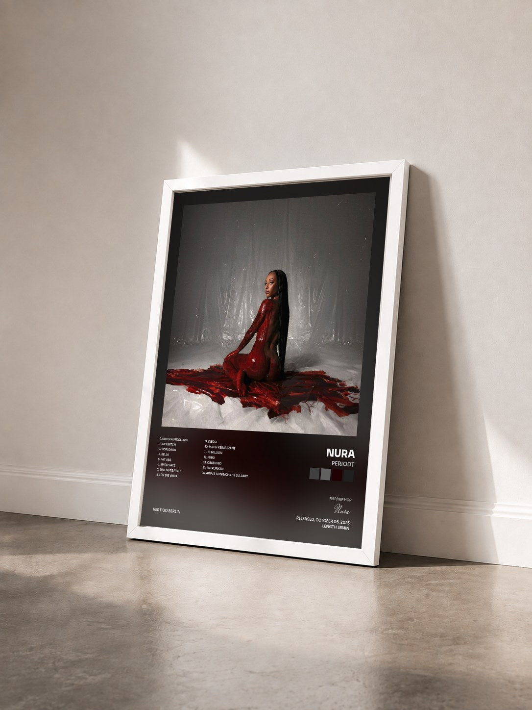 #blanc Tableau de l'album Periodt de Nura vu de trois quarts, cadre blanc