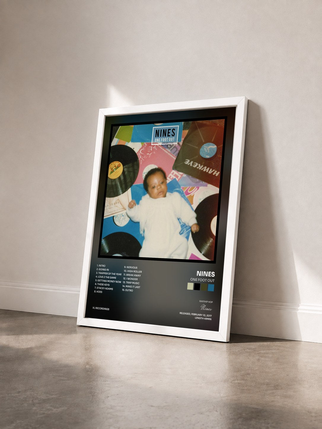 #blanc Tableau de l'album One Foot Out de Nines vu de trois quarts, cadre blanc