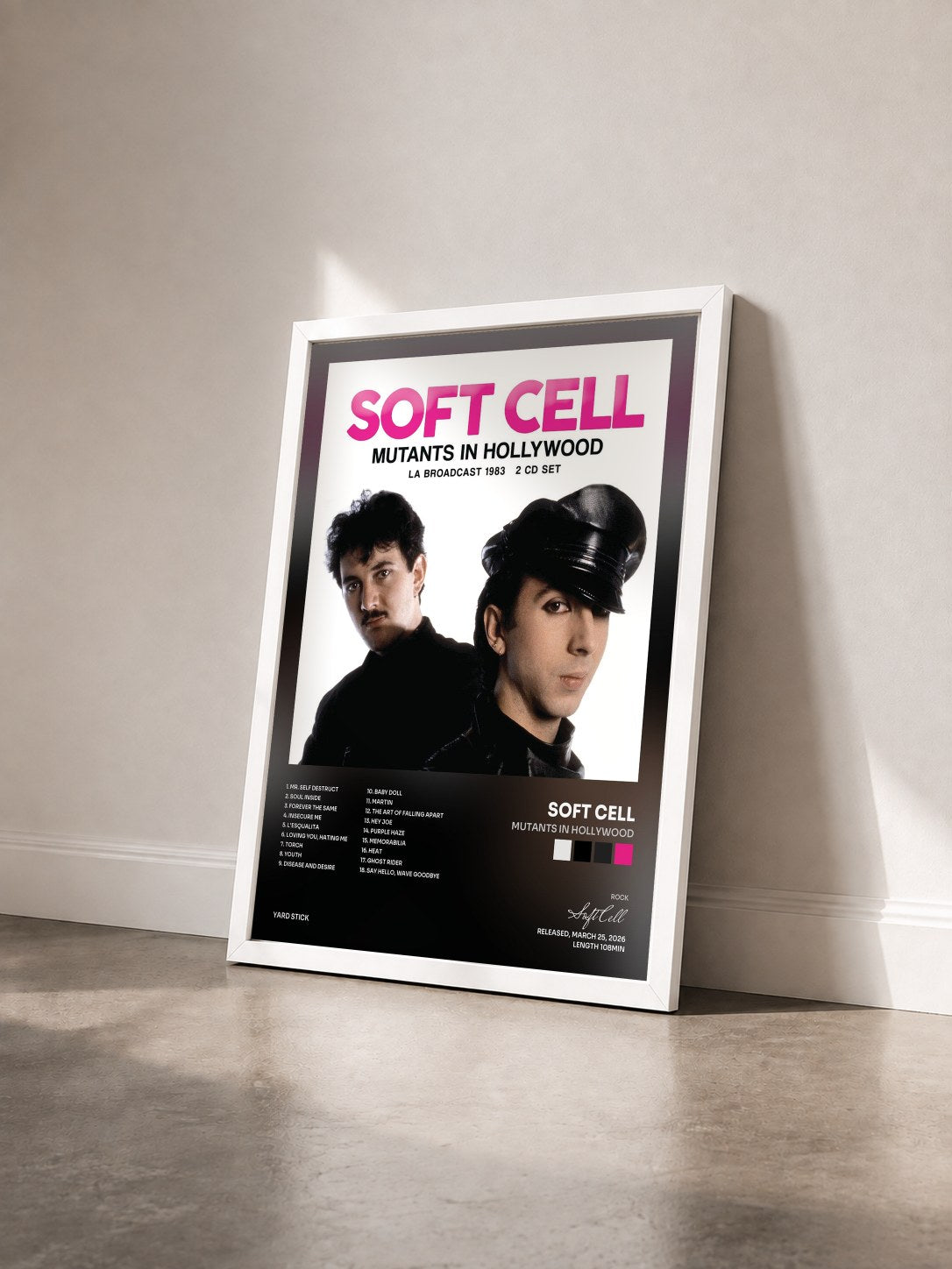 #blanc Tableau de l'album Mutants In Hollywood de Soft Cell vu de trois quarts, cadre blanc