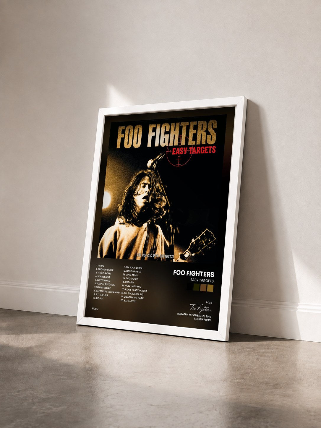 #blanc Tableau de l'album Easy Targets de Foo Fighters vu de trois quarts, cadre blanc