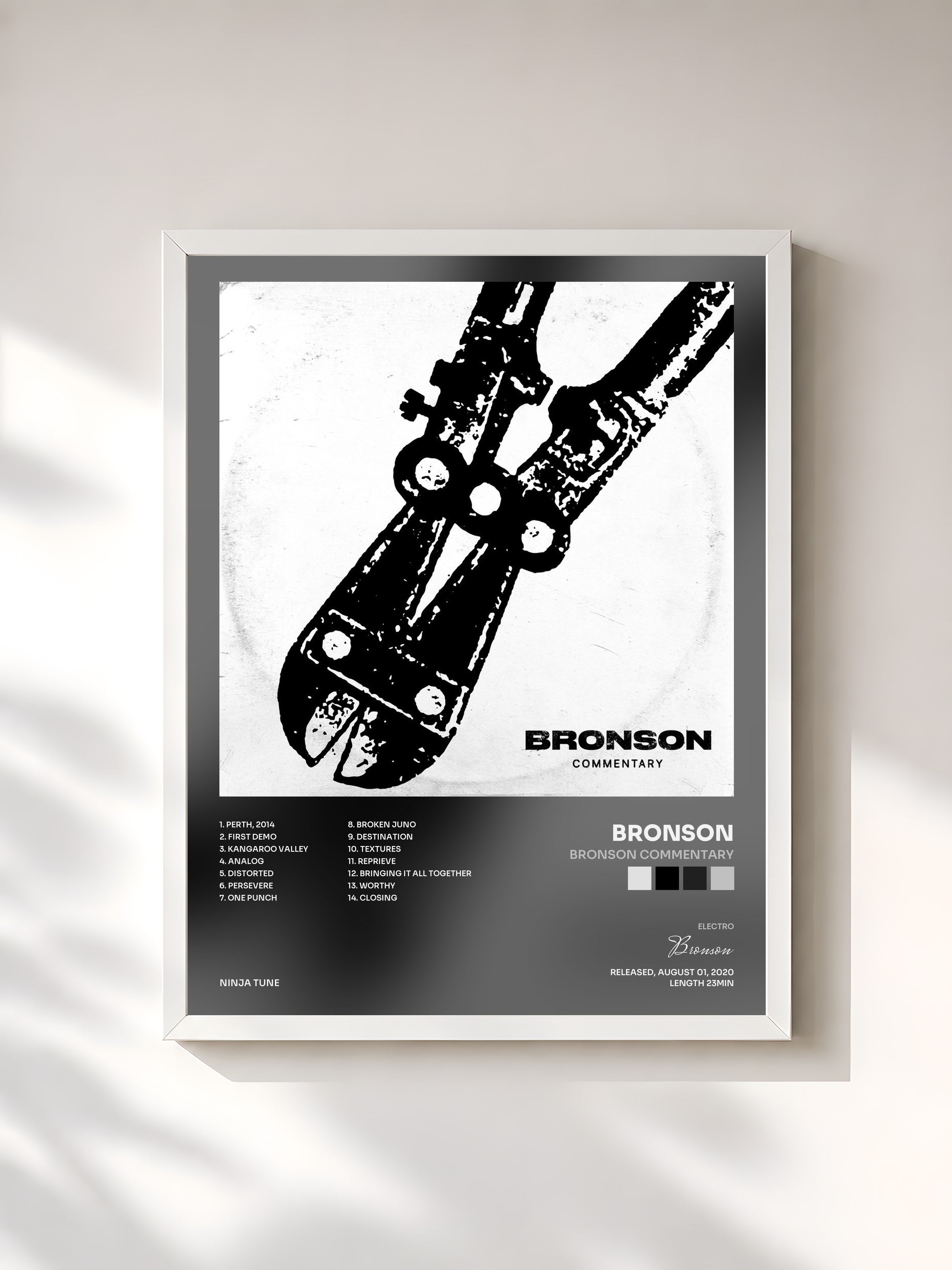 #blanc Tableau de l'album BRONSON COMMENTARY de Bronson, cadre blanc, imprimé et encadré en France