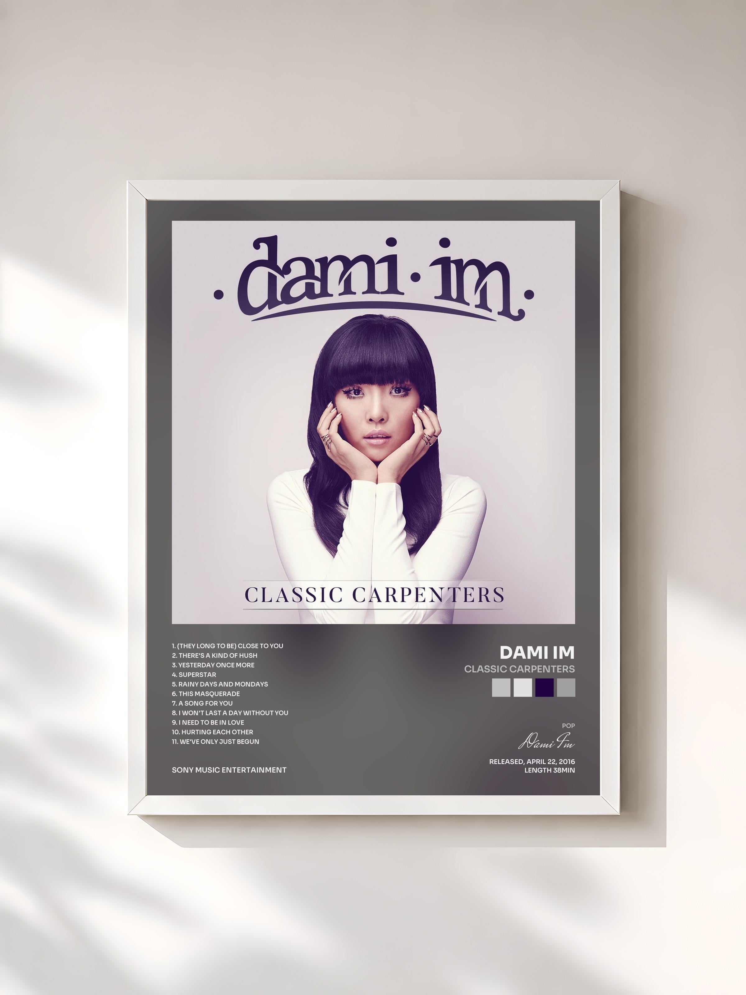 #blanc Tableau de l'album Classic Carpenters de Dami Im, cadre blanc, imprimé et encadré en France