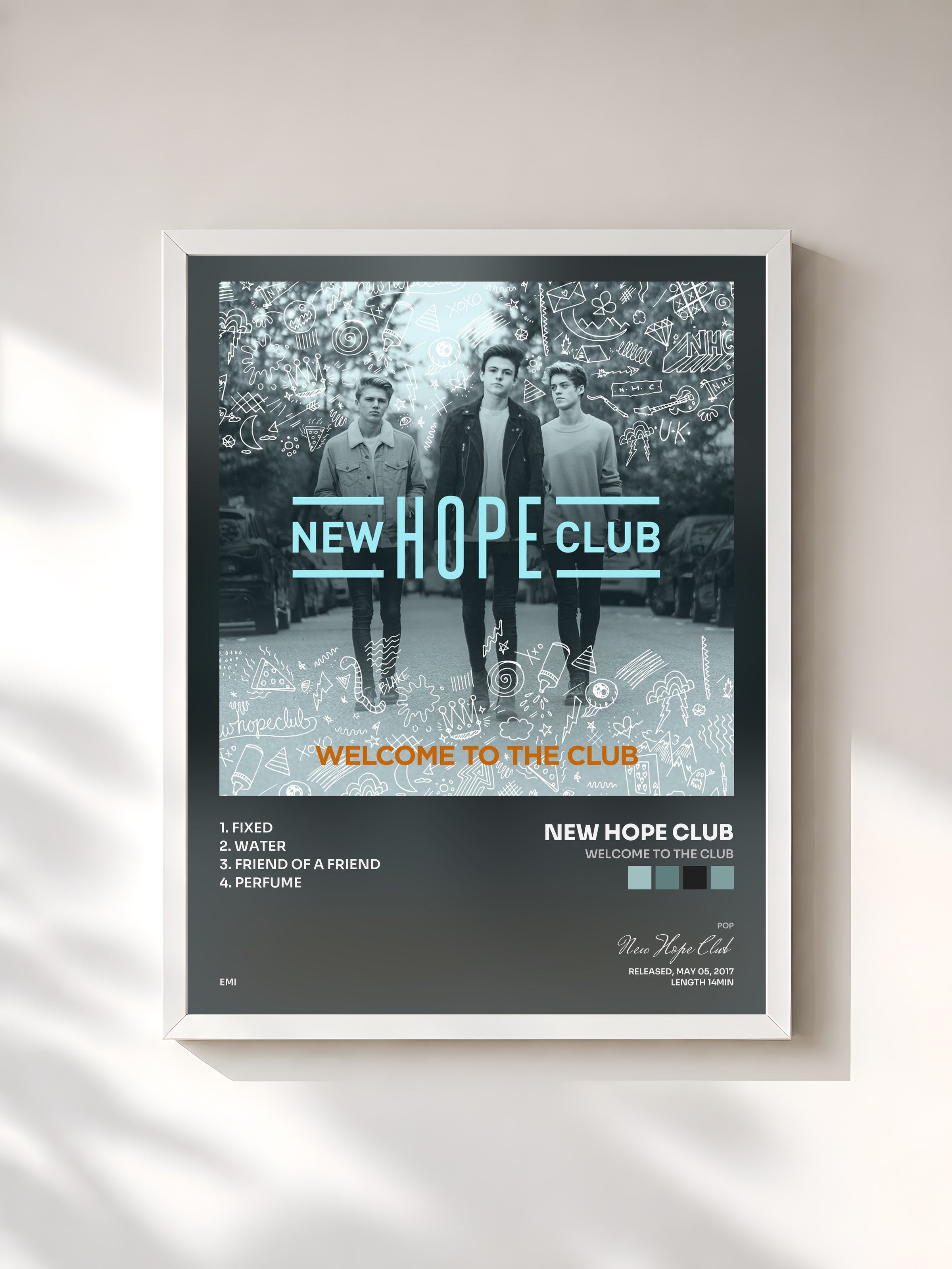 #blanc Tableau de l'album Welcome To The Club de New Hope Club, cadre blanc, imprimé et encadré en France
