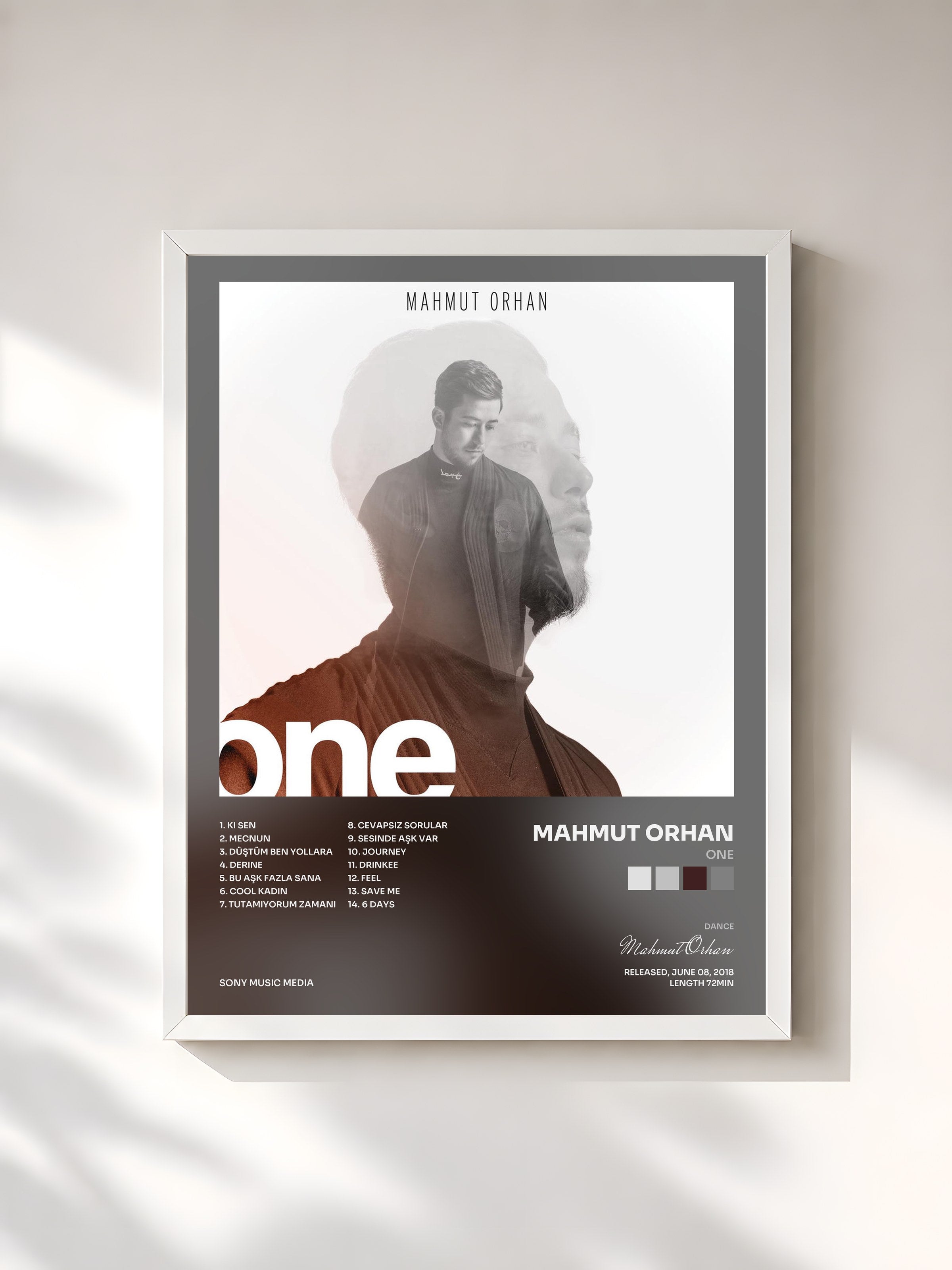 #blanc Tableau de l'album ONE de Mahmut Orhan, cadre blanc, imprimé et encadré en France