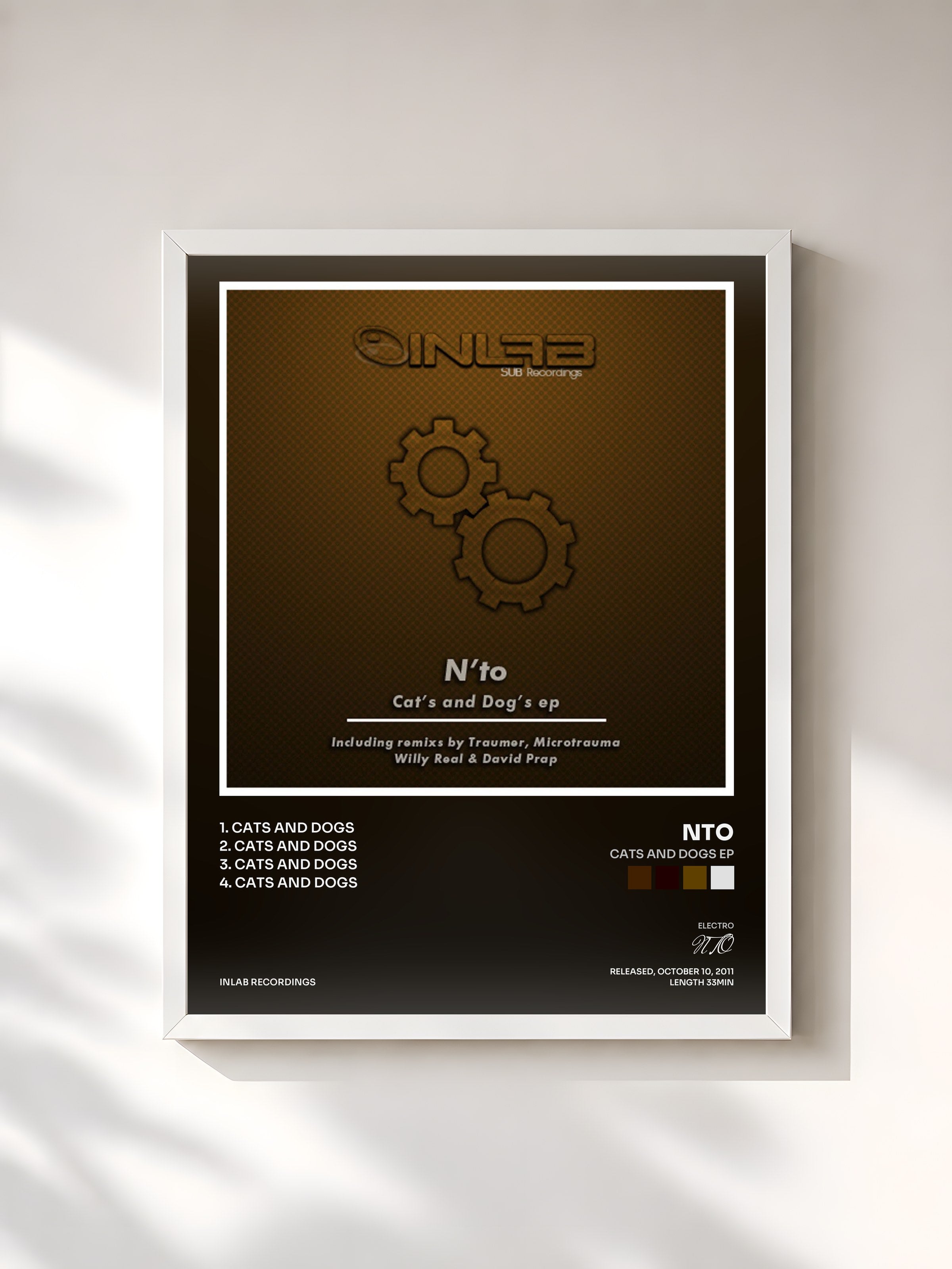 #blanc Tableau de l'album Cats And Dogs EP de NTO, cadre blanc, imprimé et encadré en France