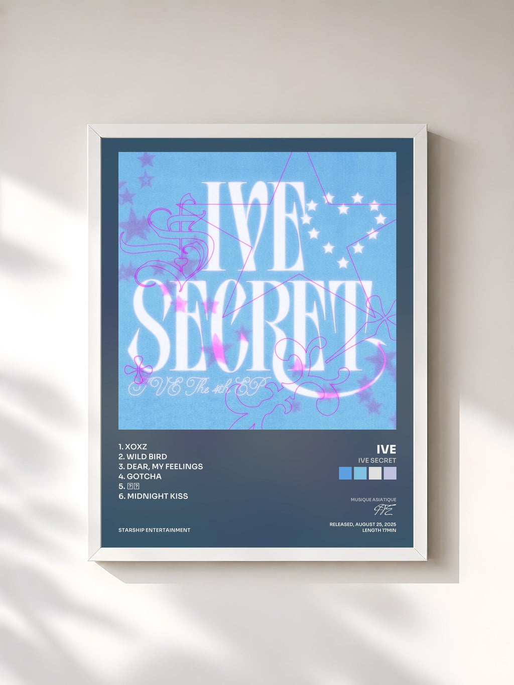#blanc Tableau de l'album IVE SECRET de IVE, cadre blanc, imprimé et encadré en France