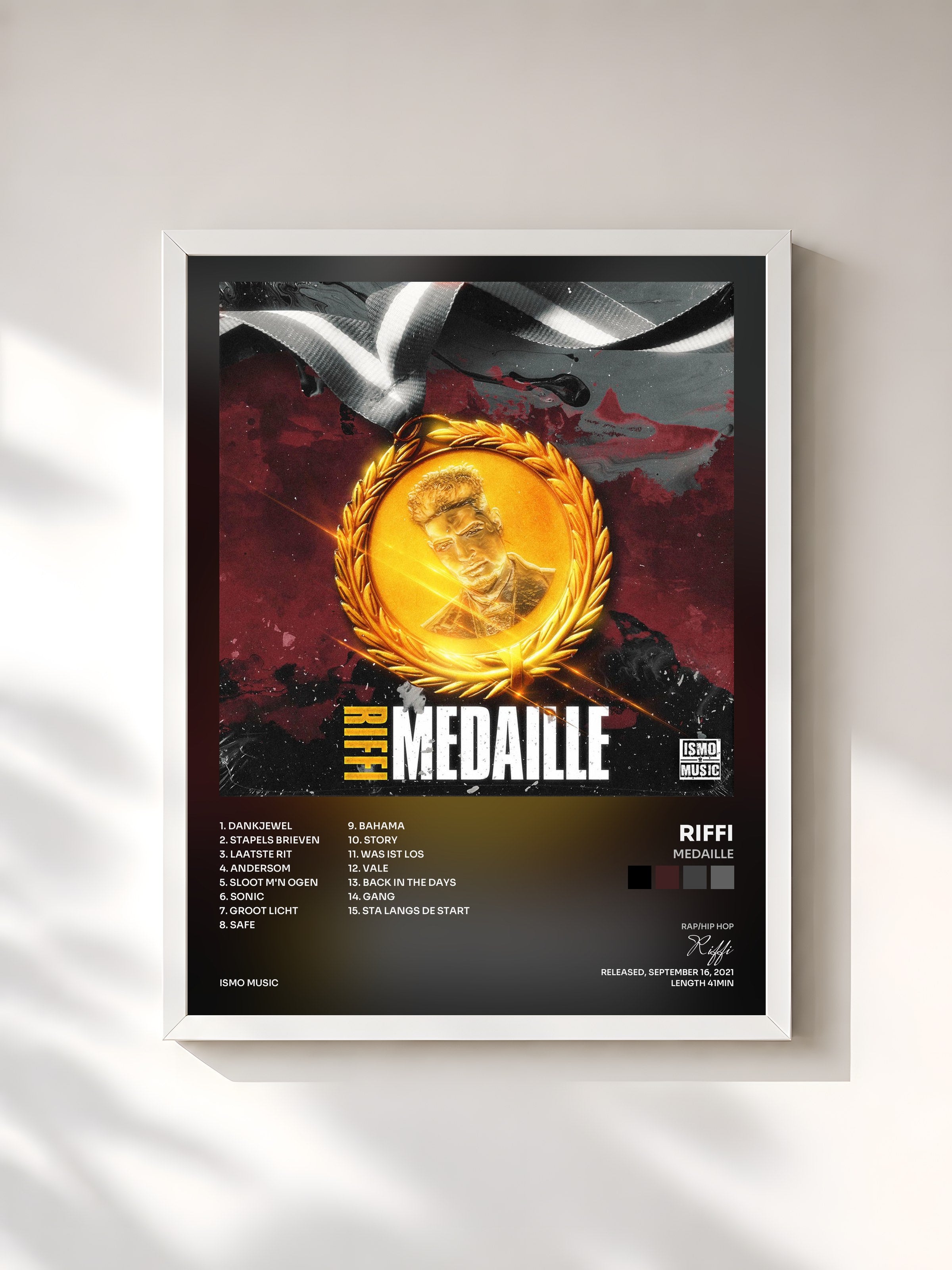 #blanc Tableau de l'album Medaille de Riffi, cadre blanc, imprimé et encadré en France