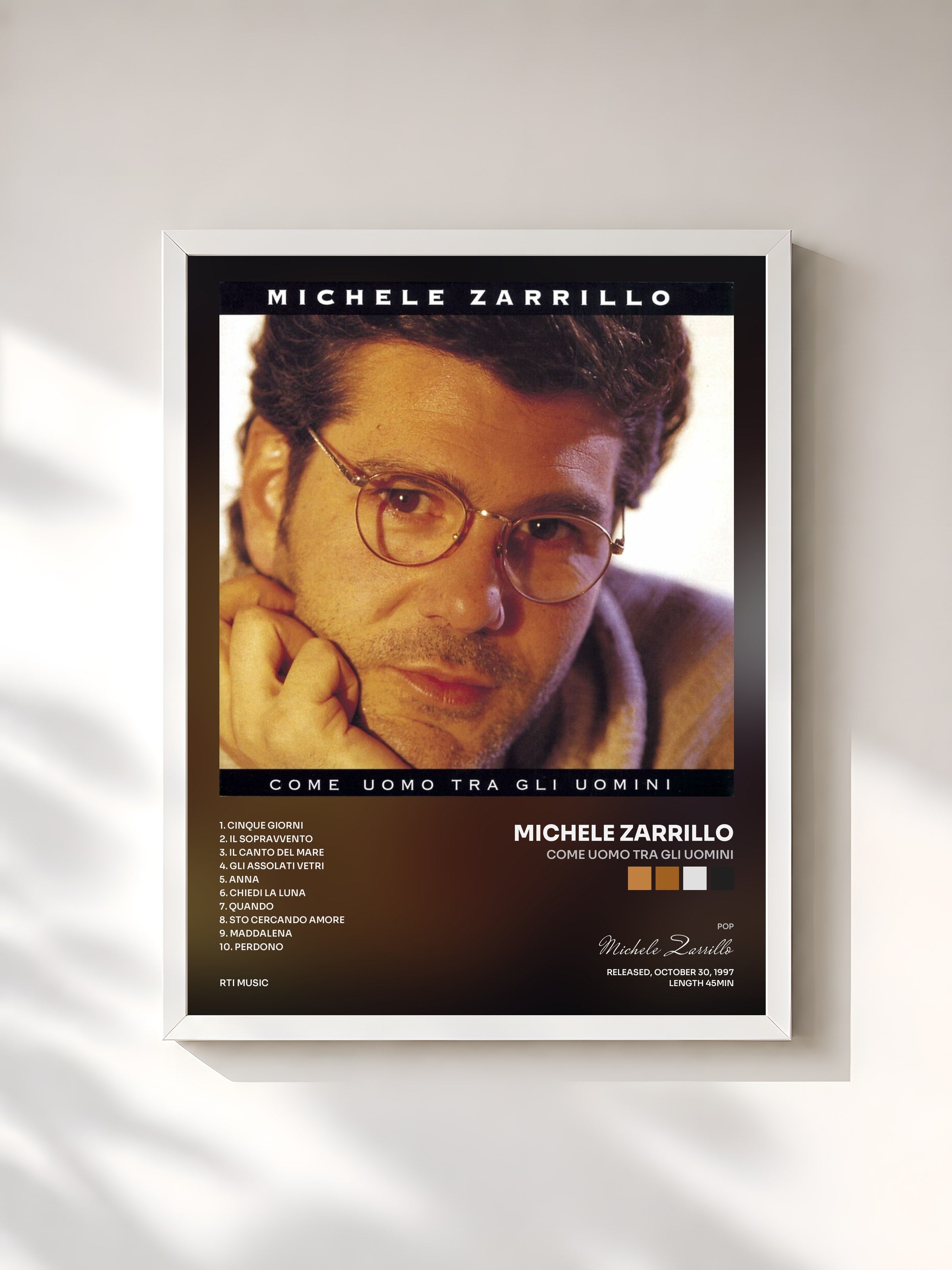 #blanc Tableau de l'album Come Uomo Tra Gli Uomini de Michele Zarrillo, cadre blanc, imprimé et encadré en France