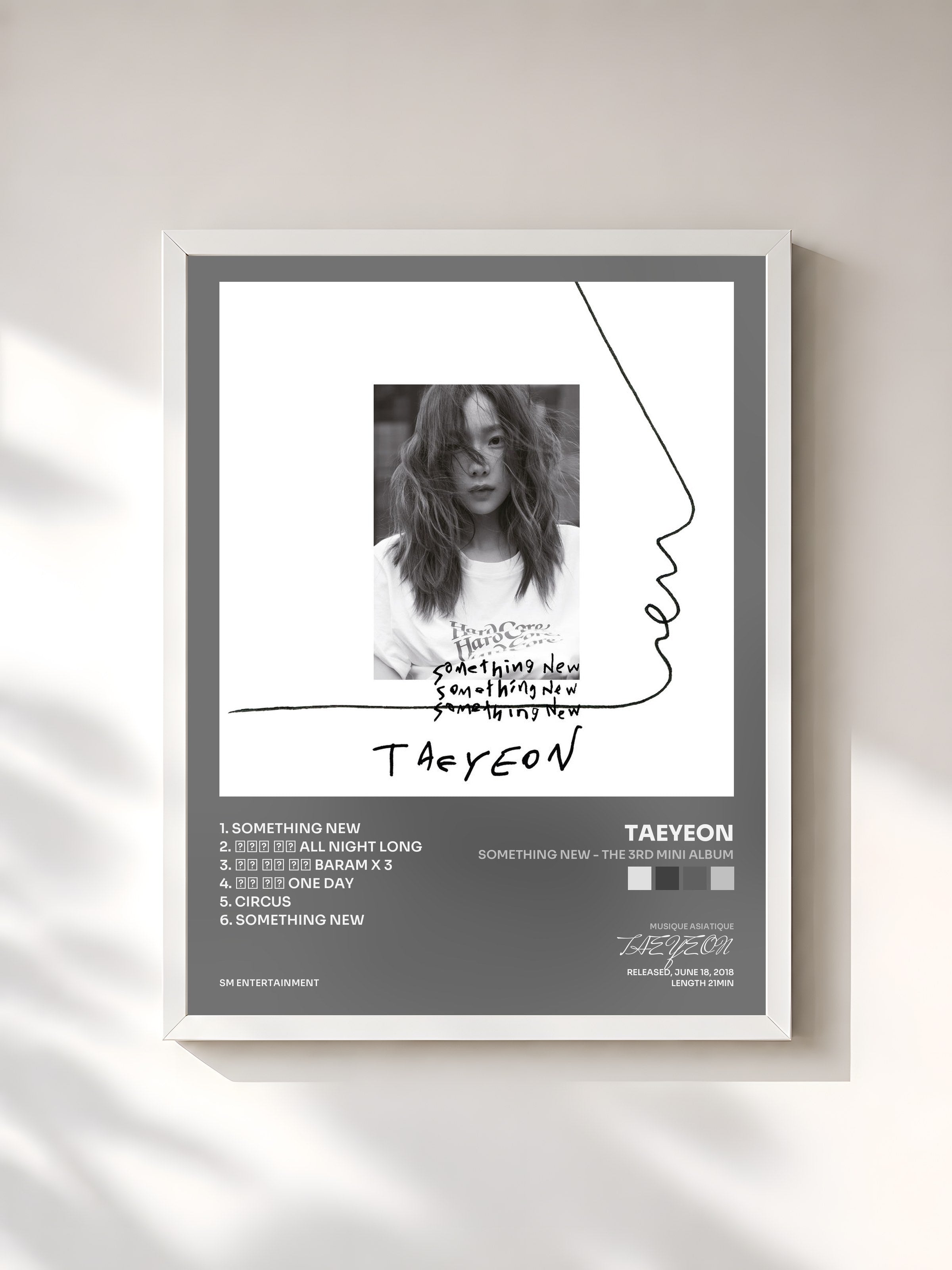 #blanc Tableau de l'album Something New - The 3rd Mini Album de TAEYEON, cadre blanc, imprimé et encadré en France