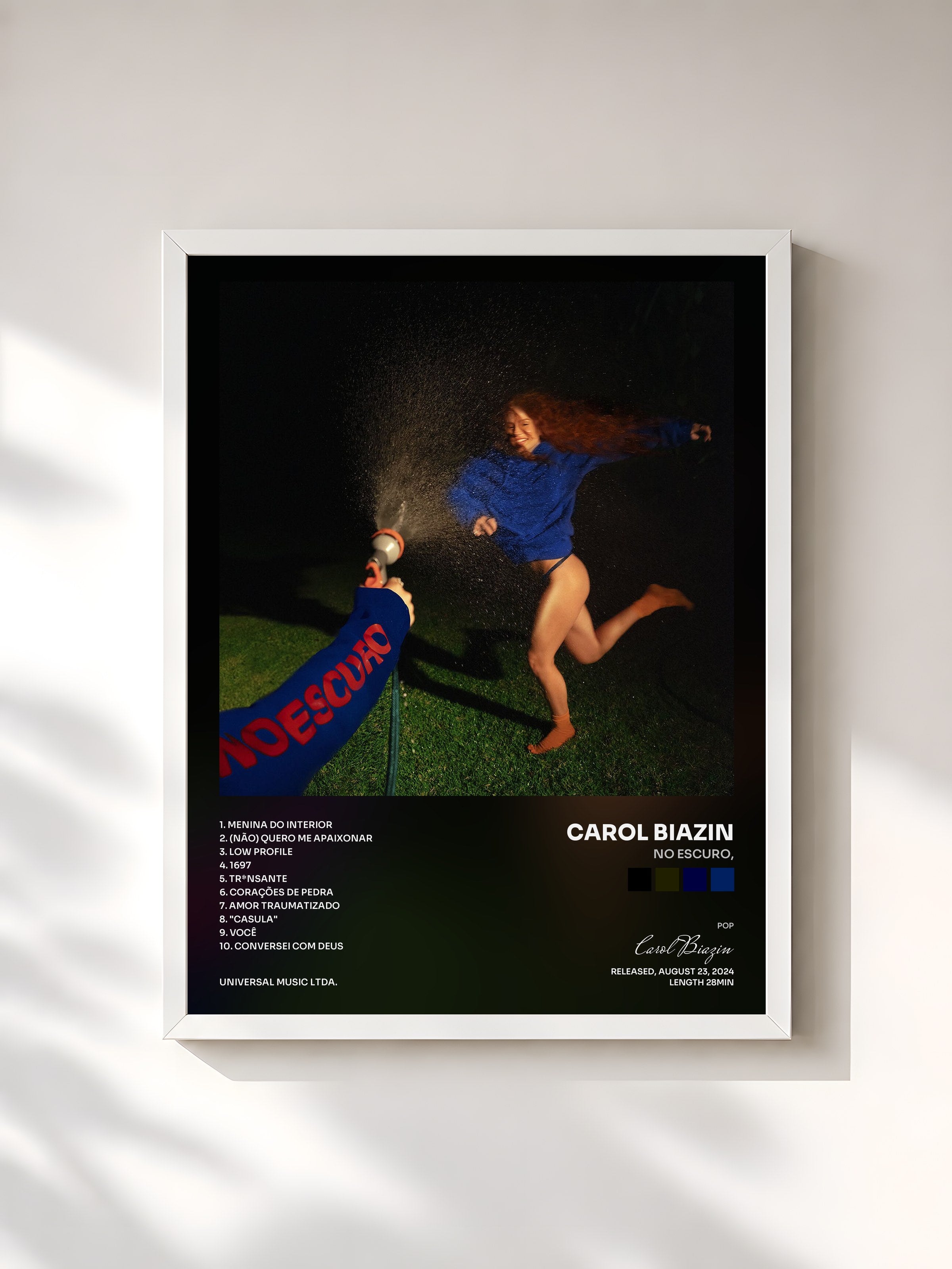 #blanc Tableau de l'album No Escuro, de Carol Biazin, cadre blanc, imprimé et encadré en France