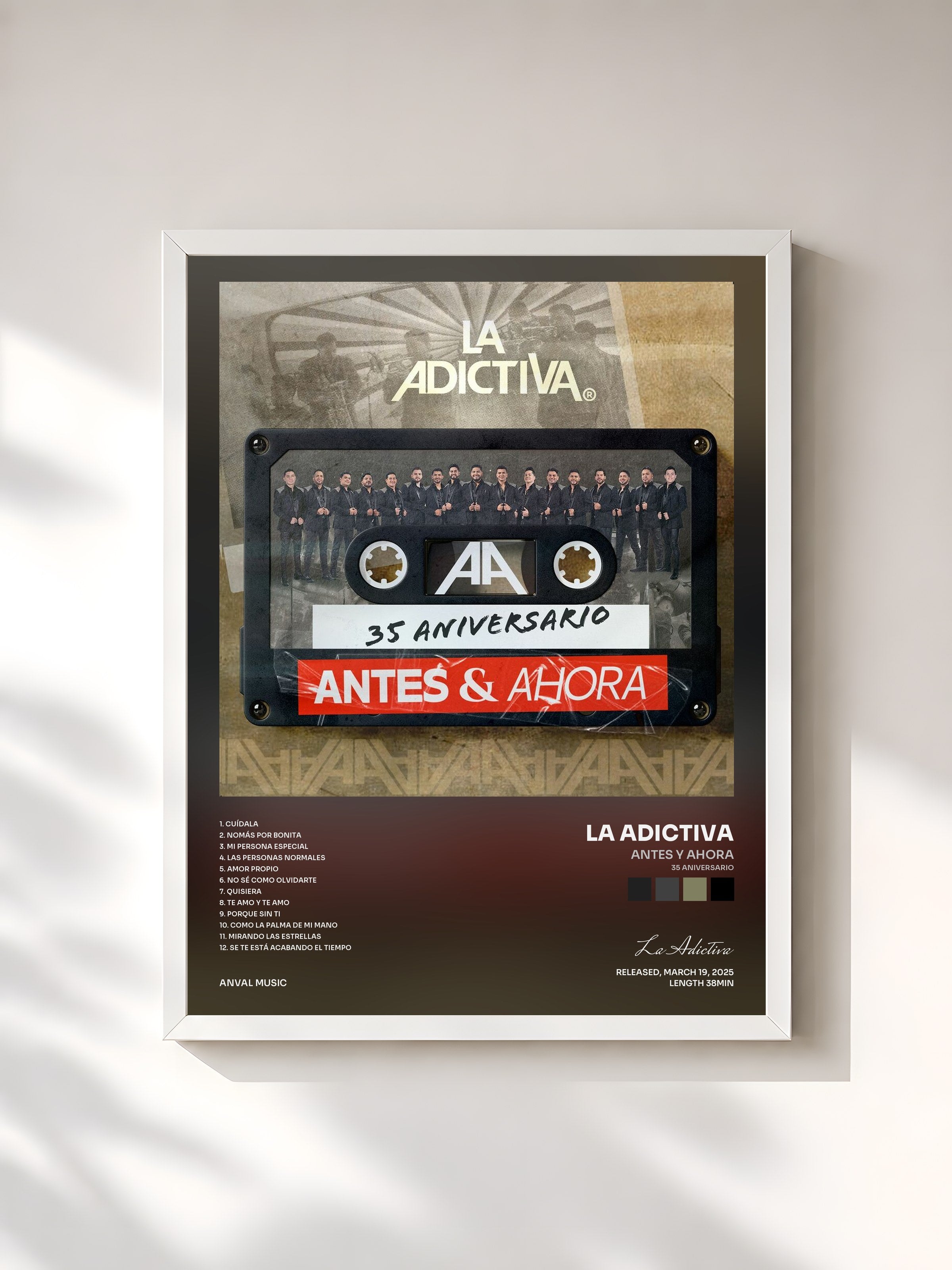 #blanc Tableau de l'album Antes y Ahora (35 Aniversario) de La Adictiva, cadre blanc, imprimé et encadré en France
