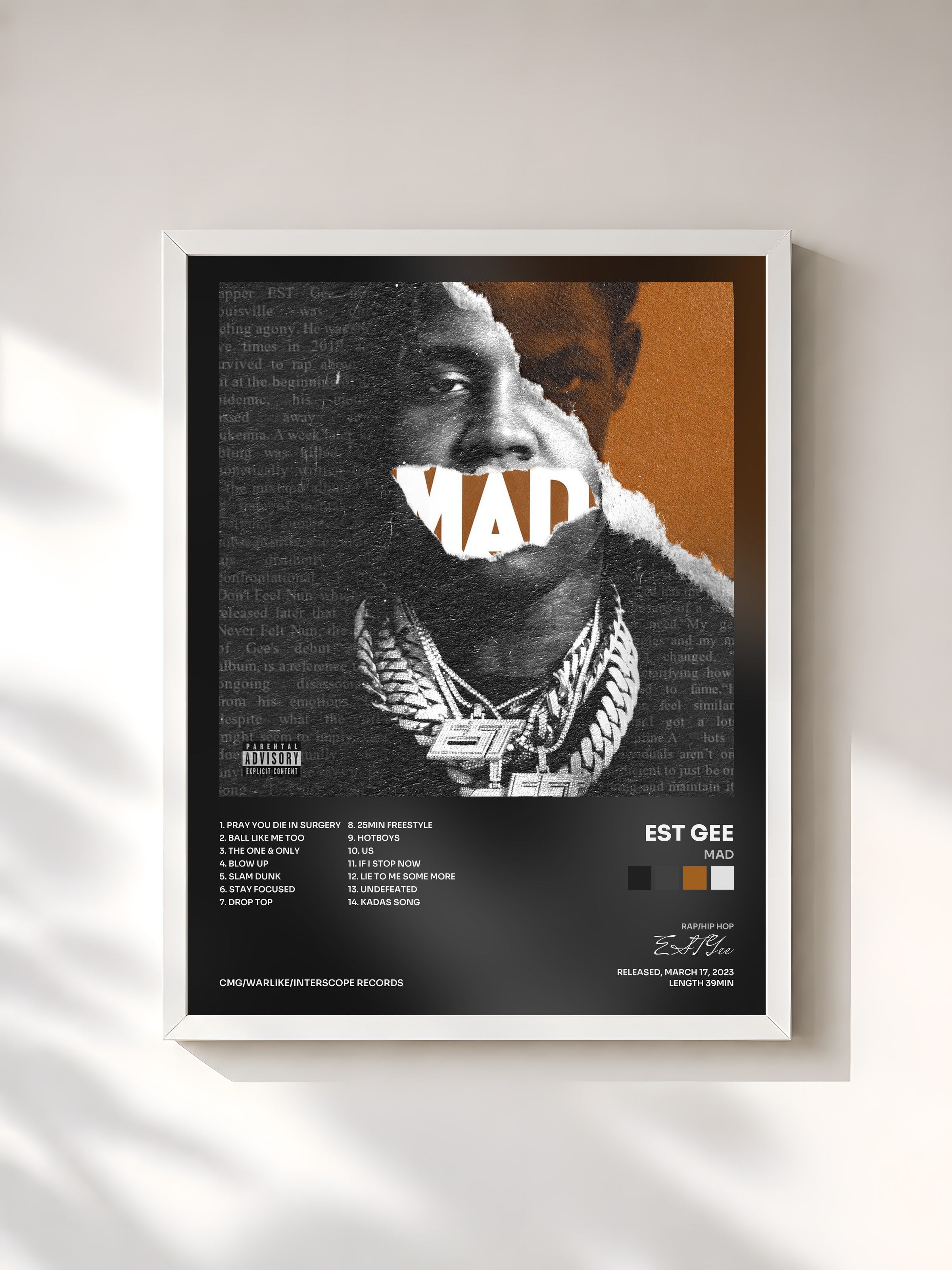 #blanc Tableau de l'album MAD de EST Gee, cadre blanc, imprimé et encadré en France