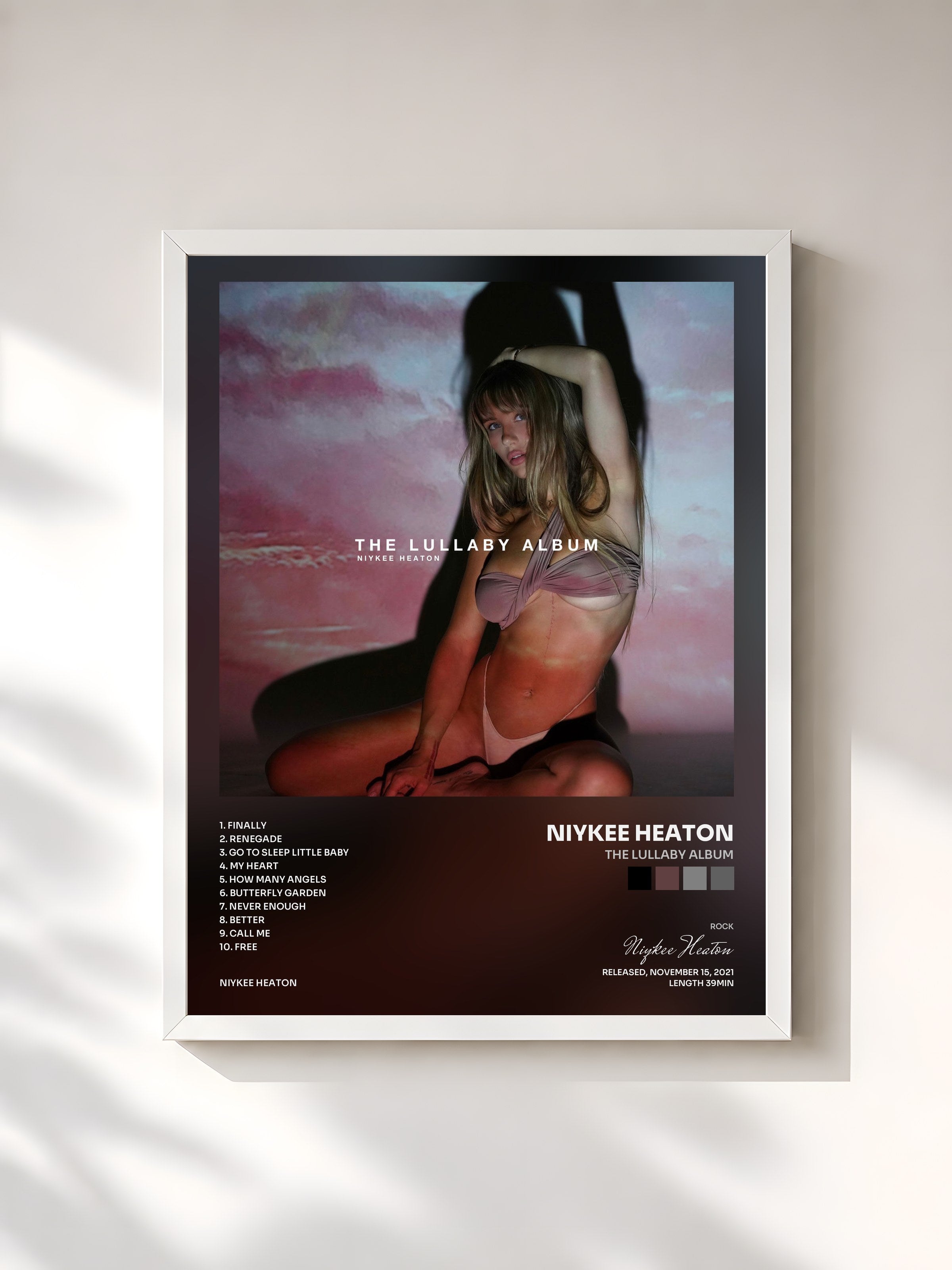 #blanc Tableau de l'album The Lullaby Album de Niykee Heaton, cadre blanc, imprimé et encadré en France