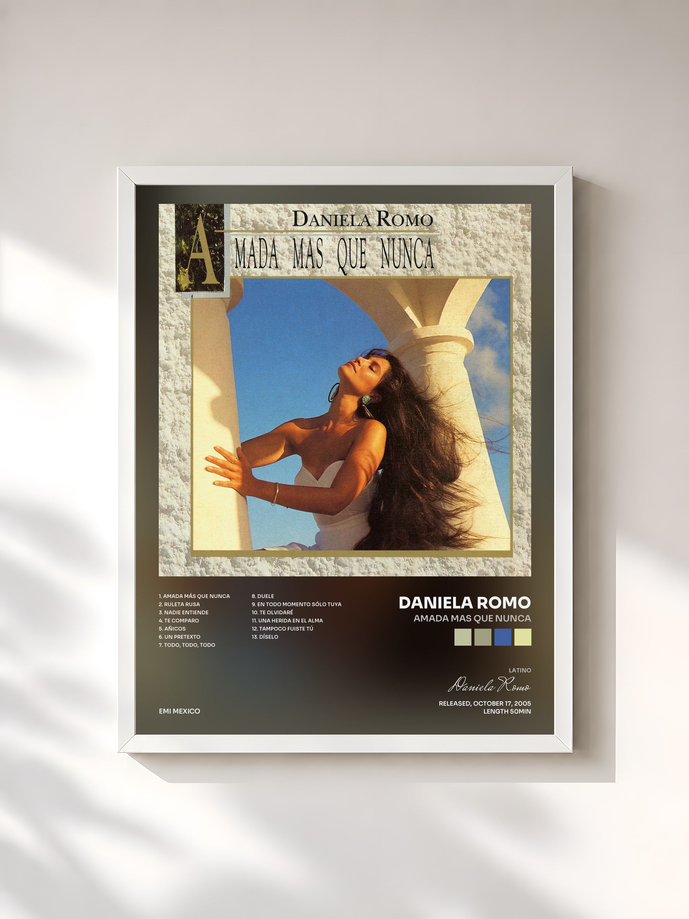 #blanc Tableau de l'album Amada Mas Que Nunca de Daniela Romo, cadre blanc, imprimé et encadré en France