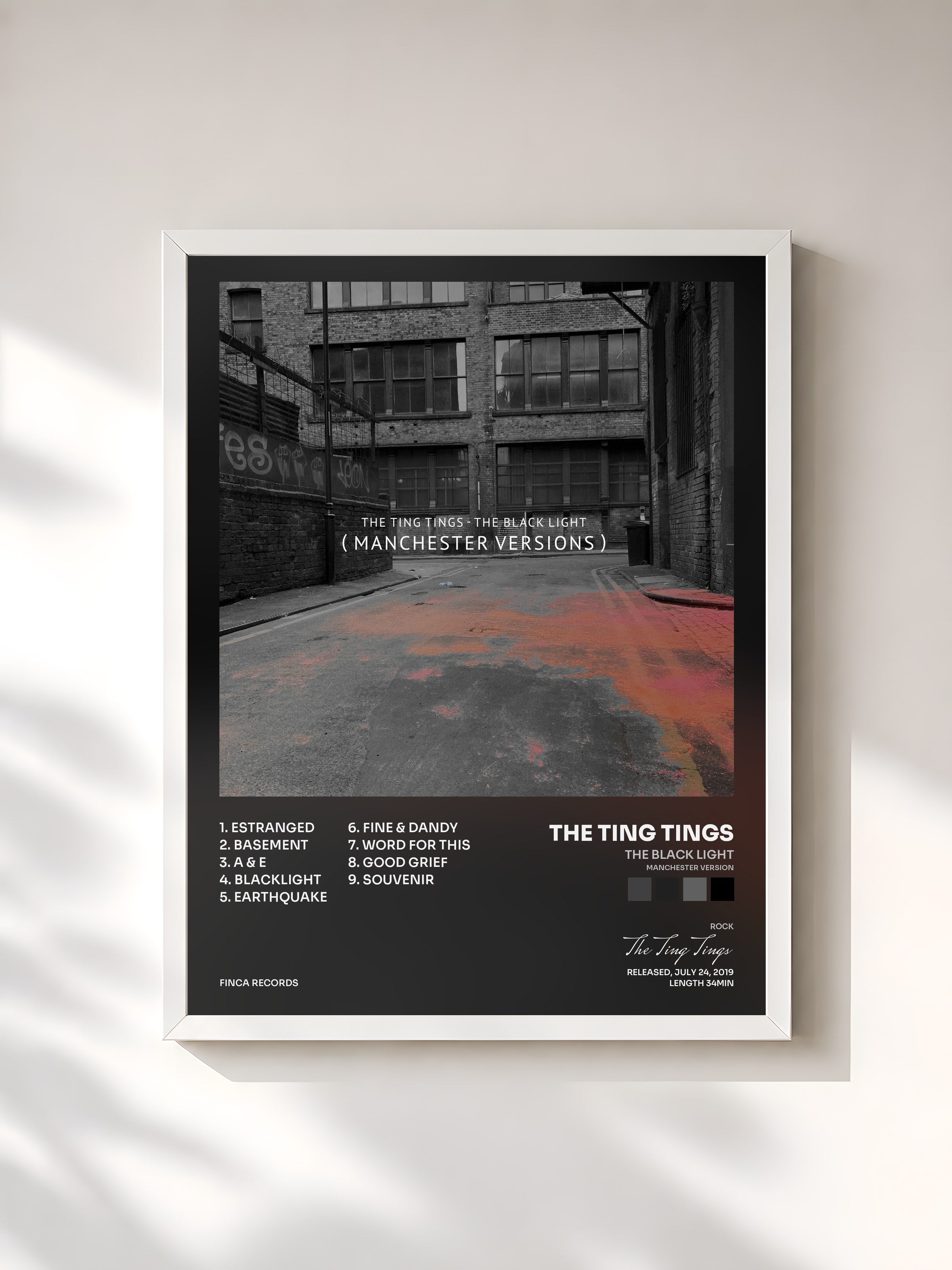 #blanc Tableau de l'album The Black Light (Manchester Version) de The Ting Tings, cadre blanc, imprimé et encadré en France