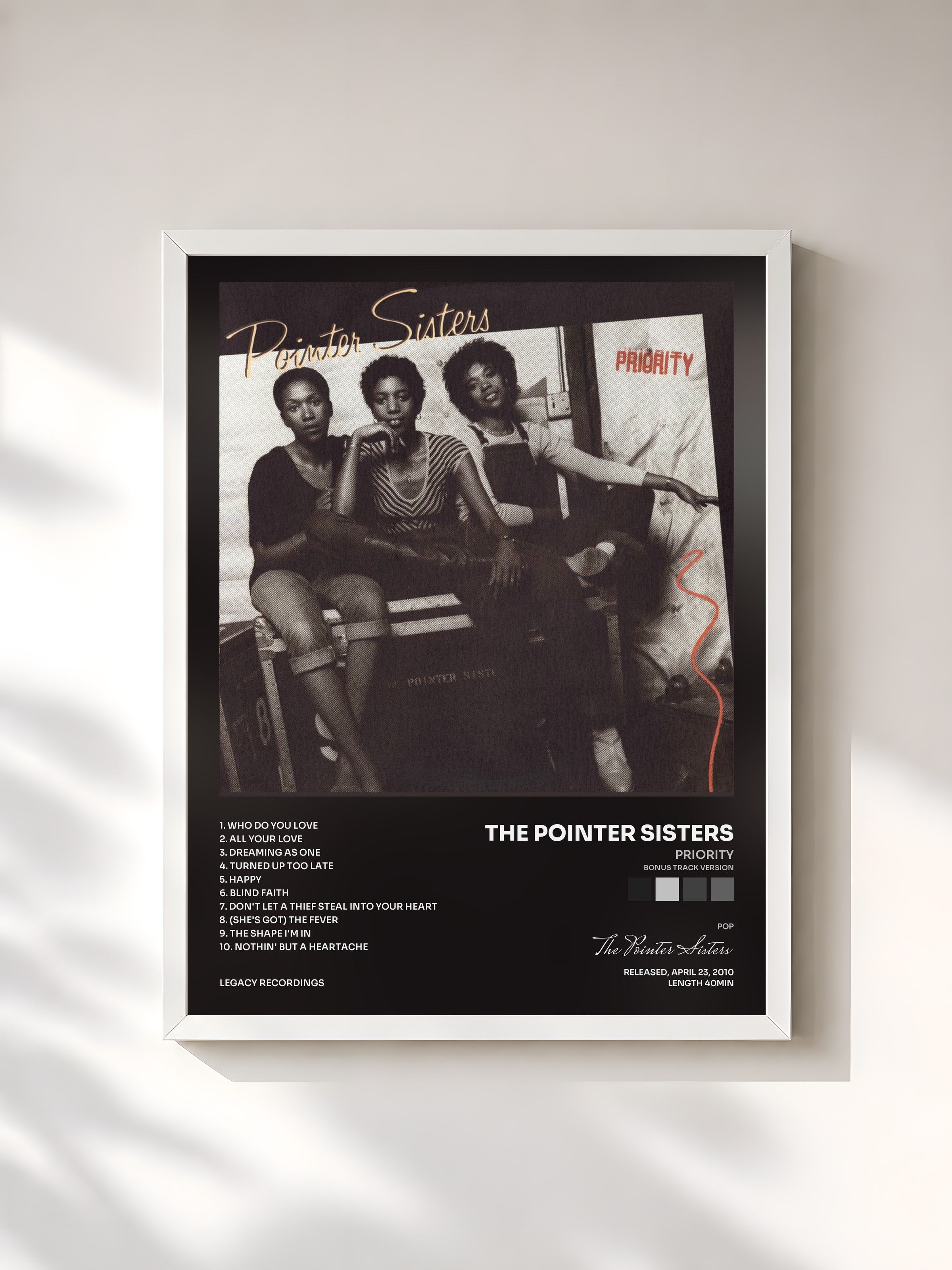 #blanc Tableau de l'album Priority (Bonus Track Version) de The Pointer Sisters, cadre blanc, imprimé et encadré en France