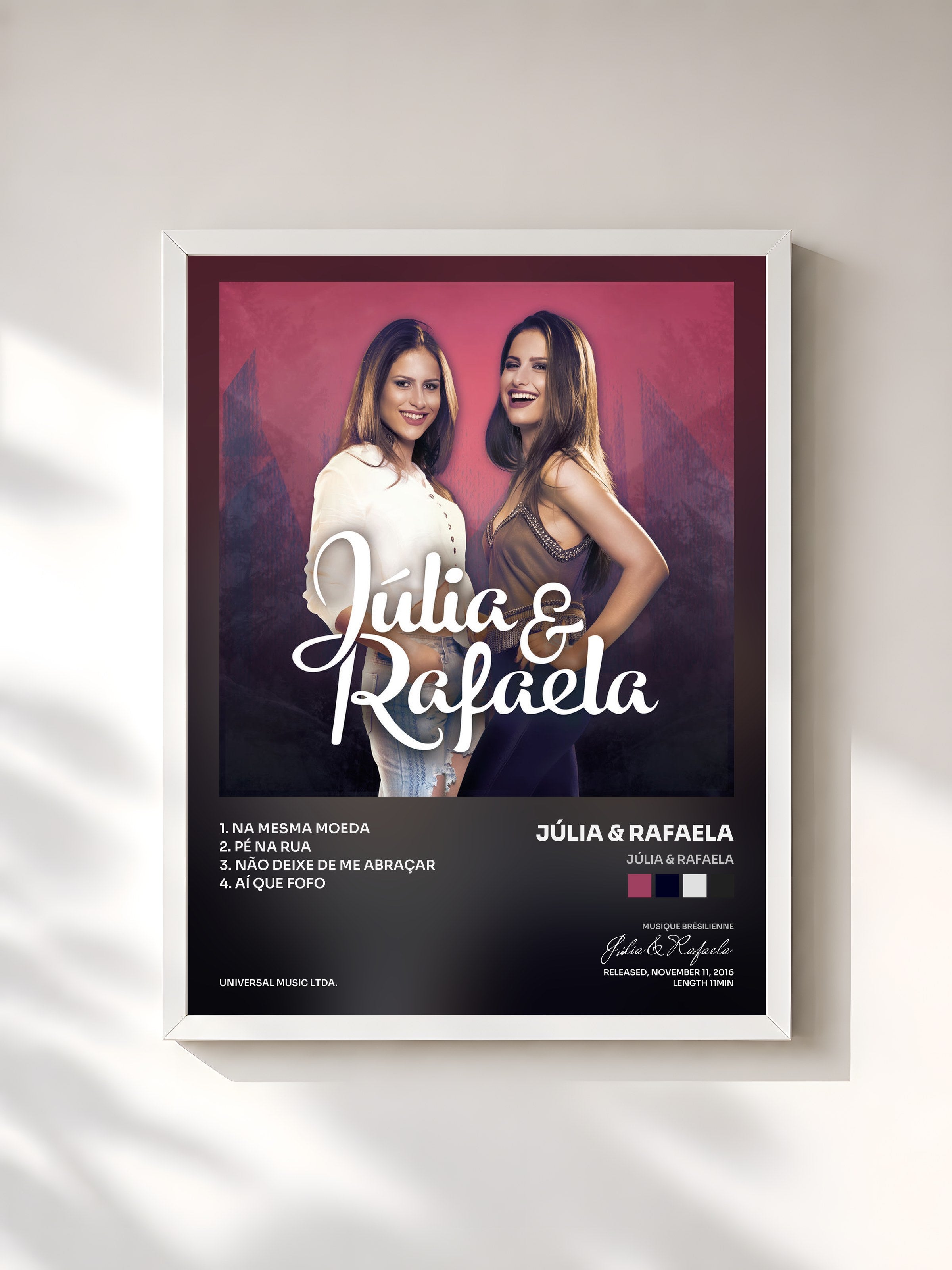 #blanc Tableau de l'album Júlia & Rafaela de Júlia & Rafaela, cadre blanc, imprimé et encadré en France