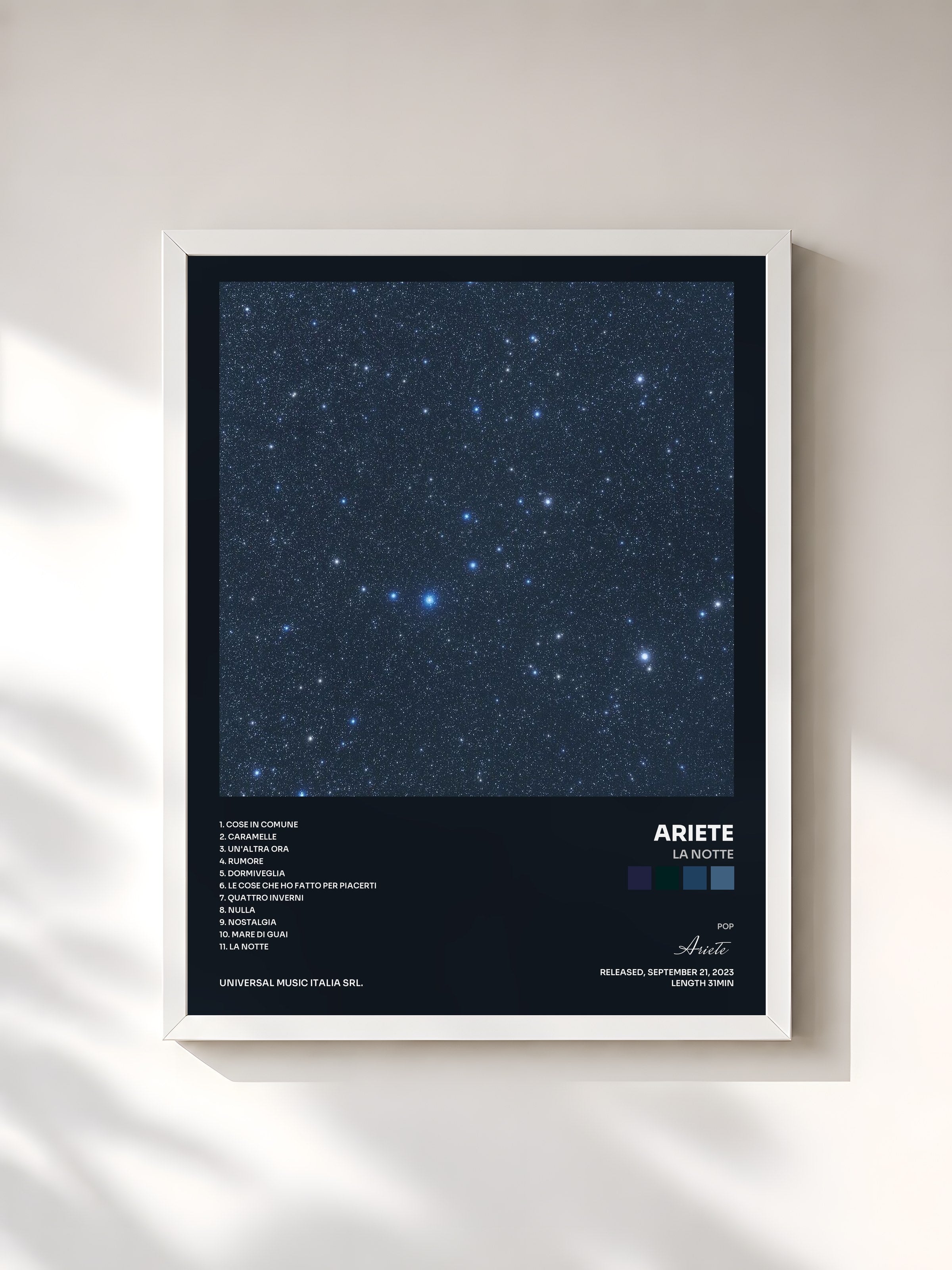 #blanc Tableau de l'album LA NOTTE de Ariete, cadre blanc, imprimé et encadré en France