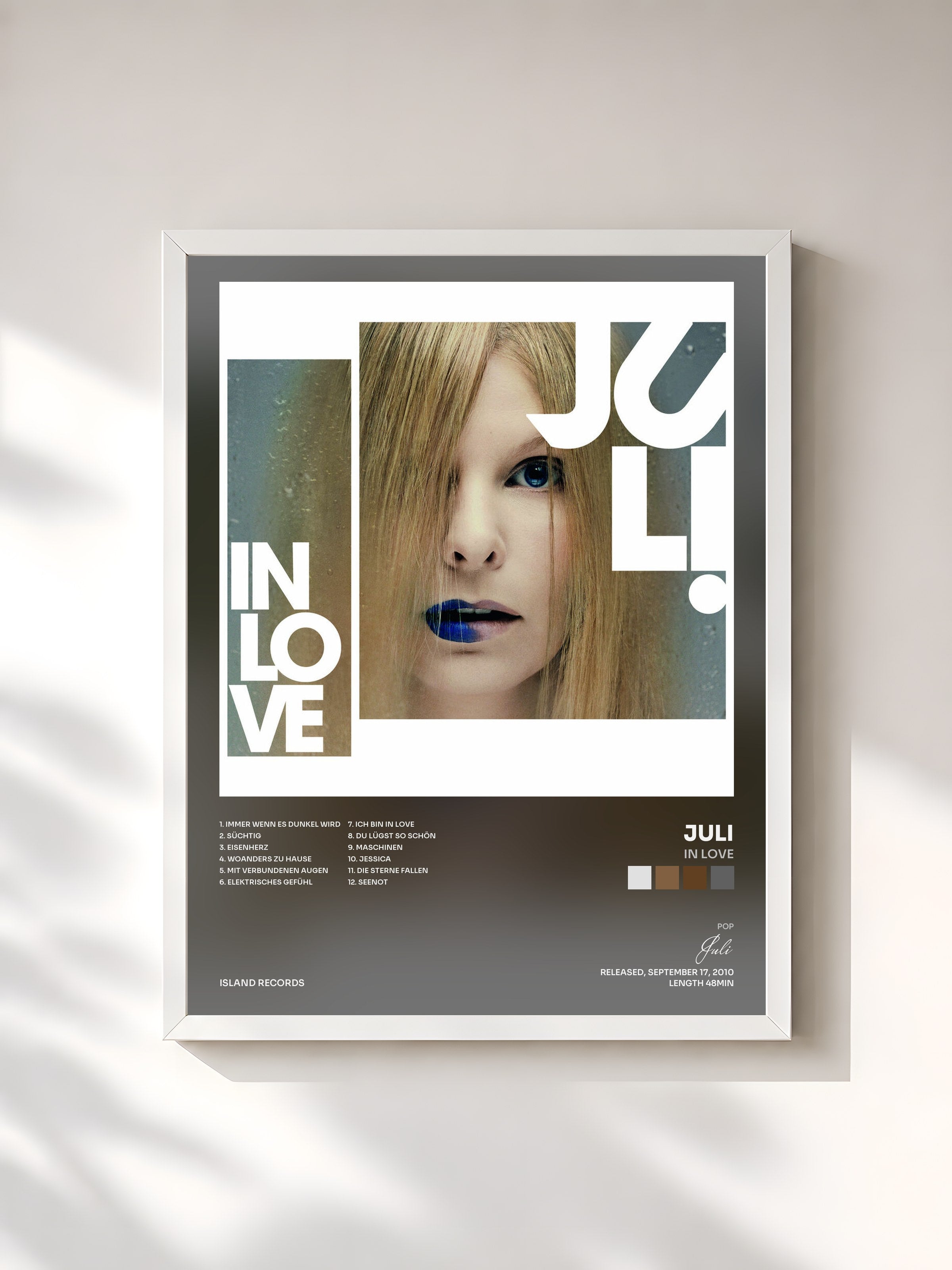 #blanc Tableau de l'album In Love de Juli, cadre blanc, imprimé et encadré en France