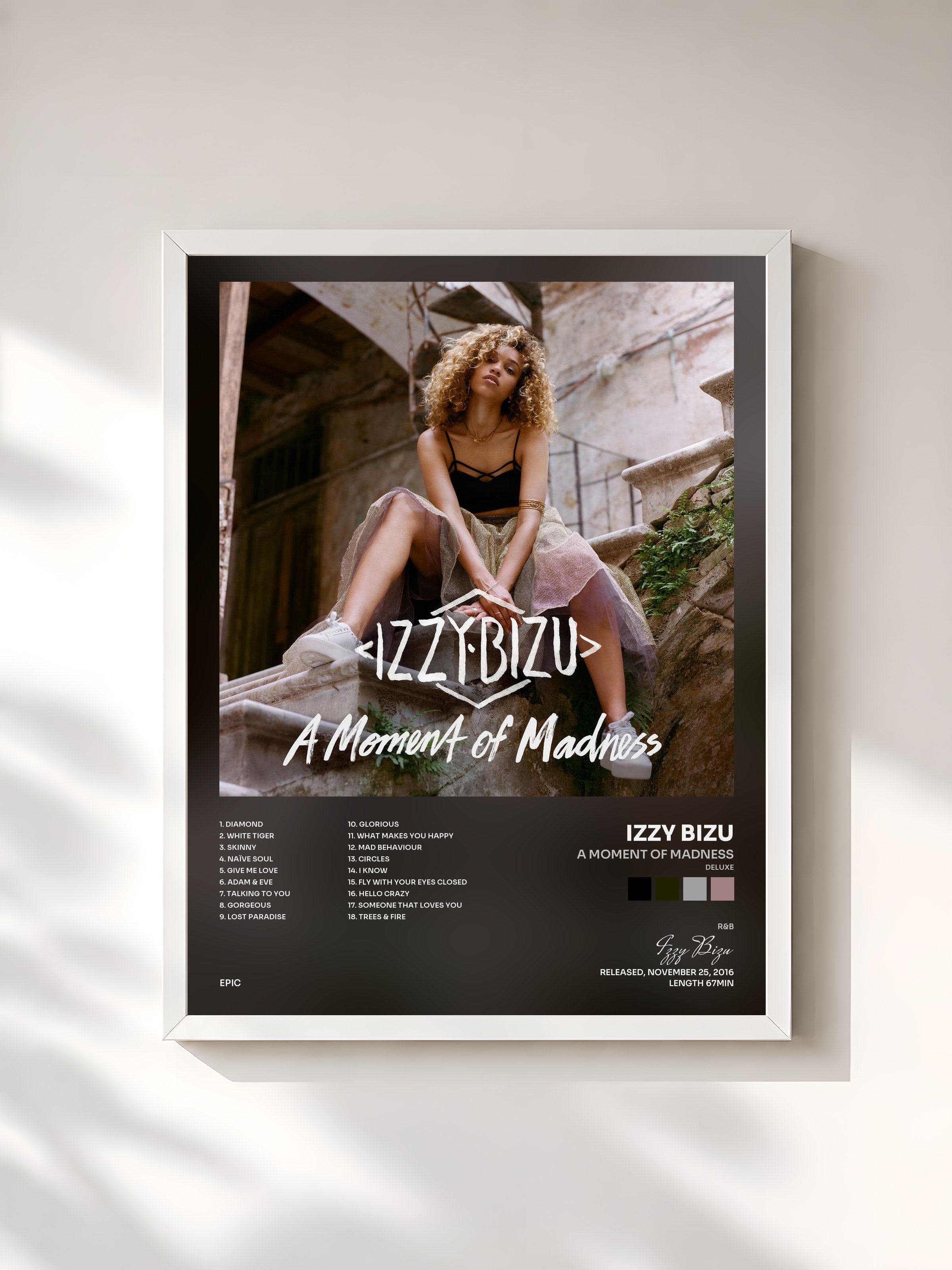 #blanc Tableau de l'album A Moment of Madness (Deluxe) de Izzy Bizu, cadre blanc, imprimé et encadré en France