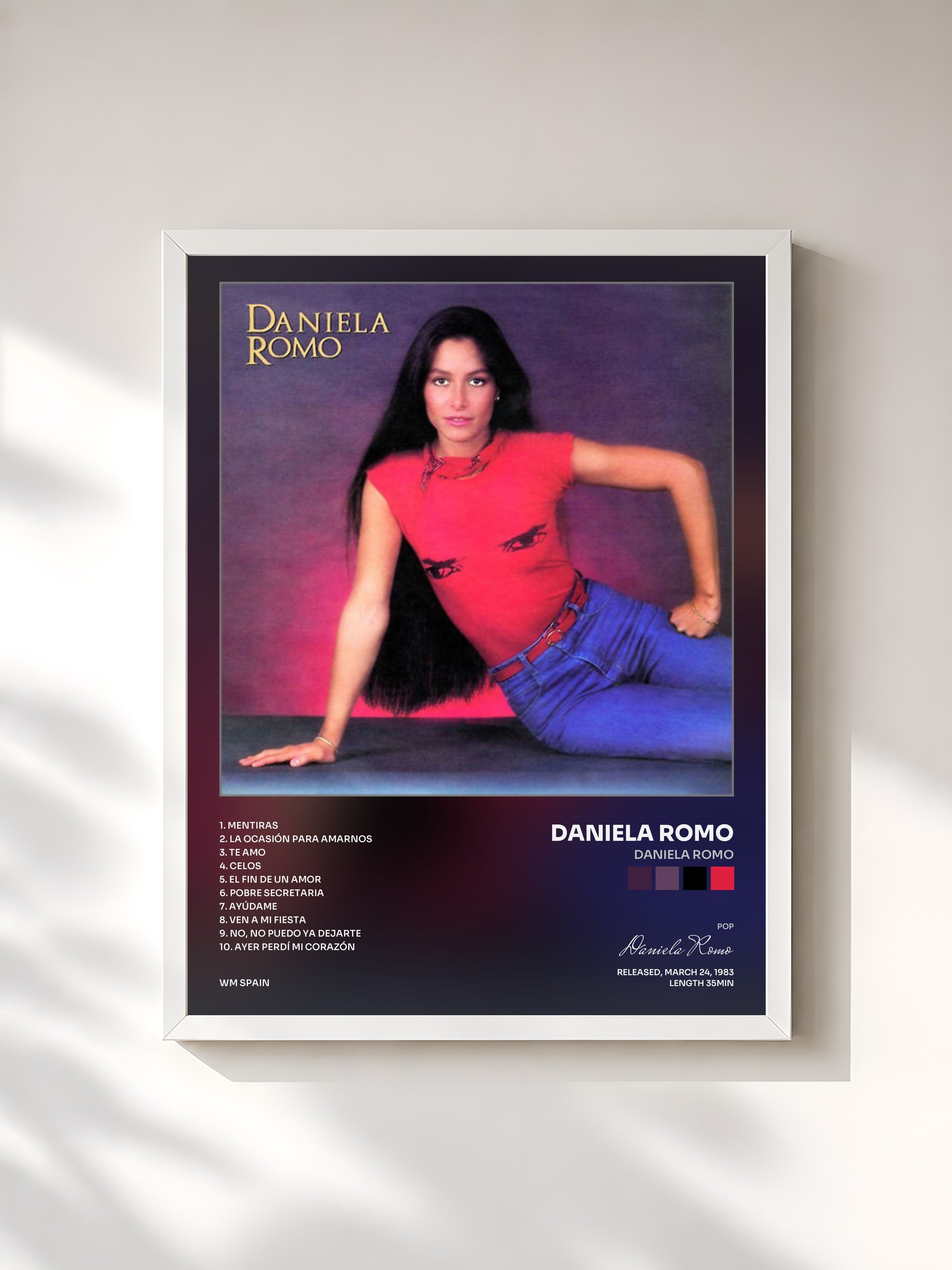 #blanc Tableau de l'album Daniela Romo de Daniela Romo, cadre blanc, imprimé et encadré en France