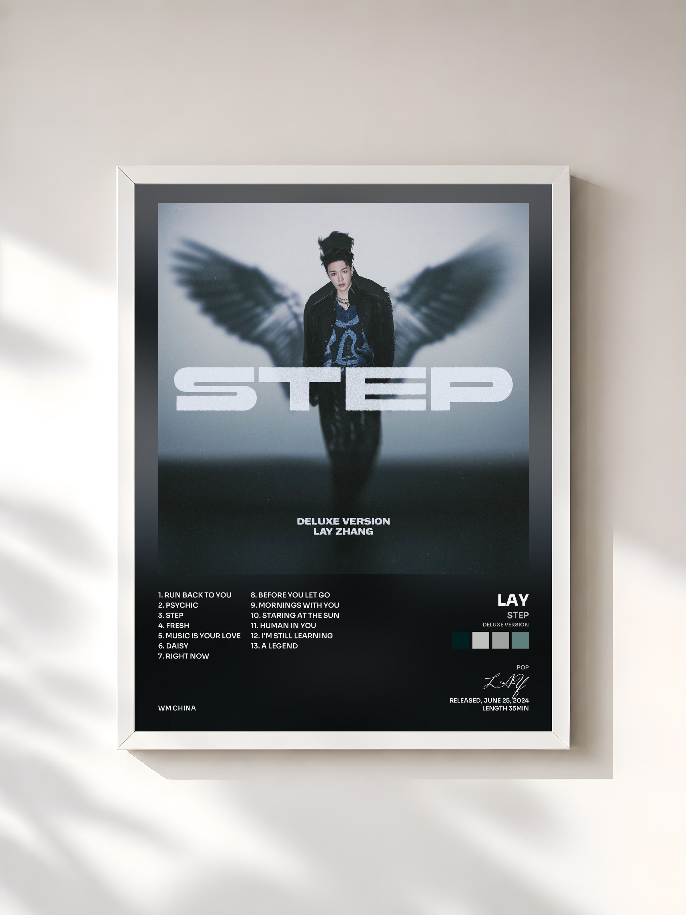 #blanc Tableau de l'album STEP (Deluxe Version) de LAY, cadre blanc, imprimé et encadré en France