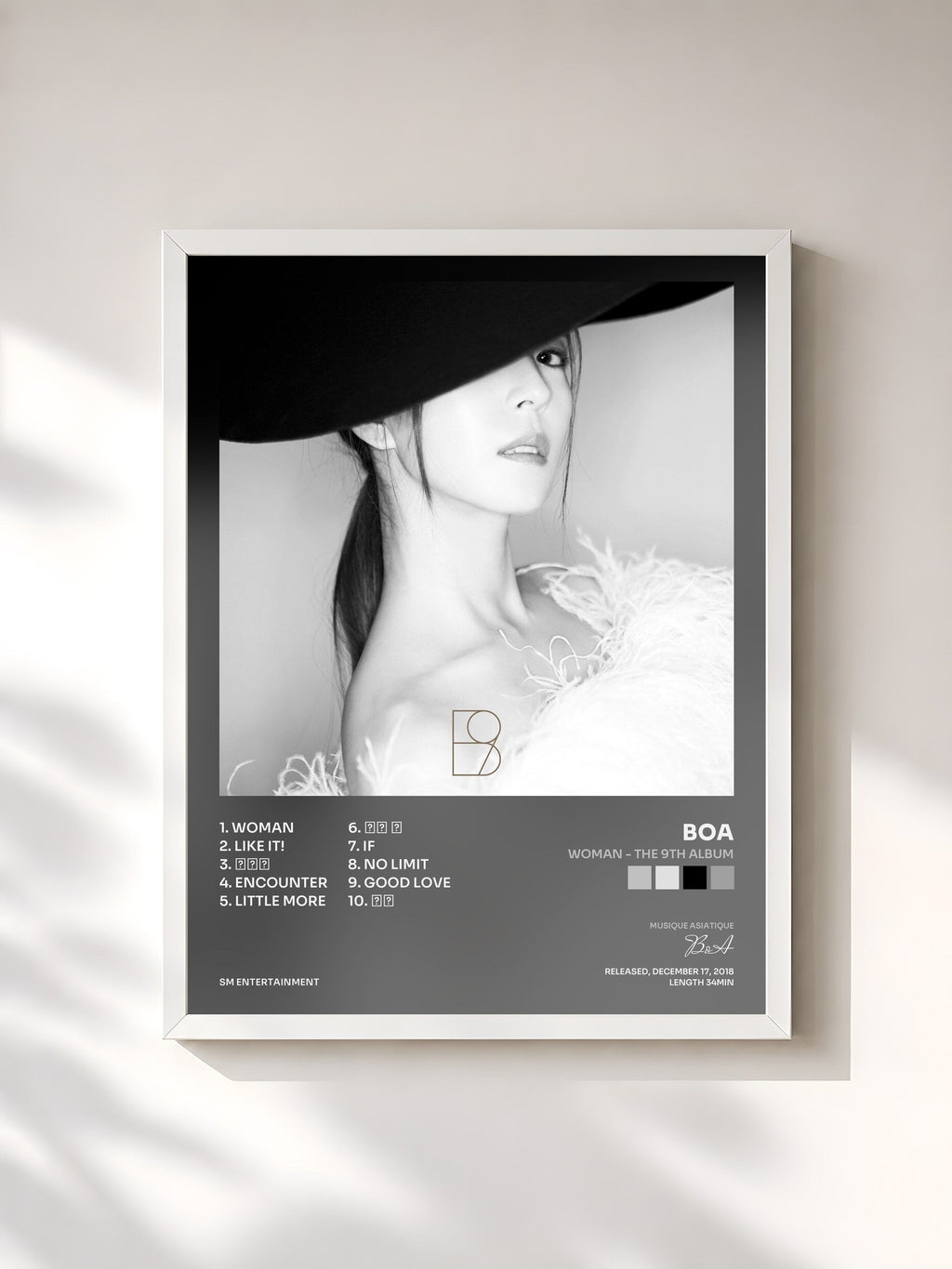 #blanc Tableau de l'album WOMAN - The 9th Album de BoA, cadre blanc, imprimé et encadré en France