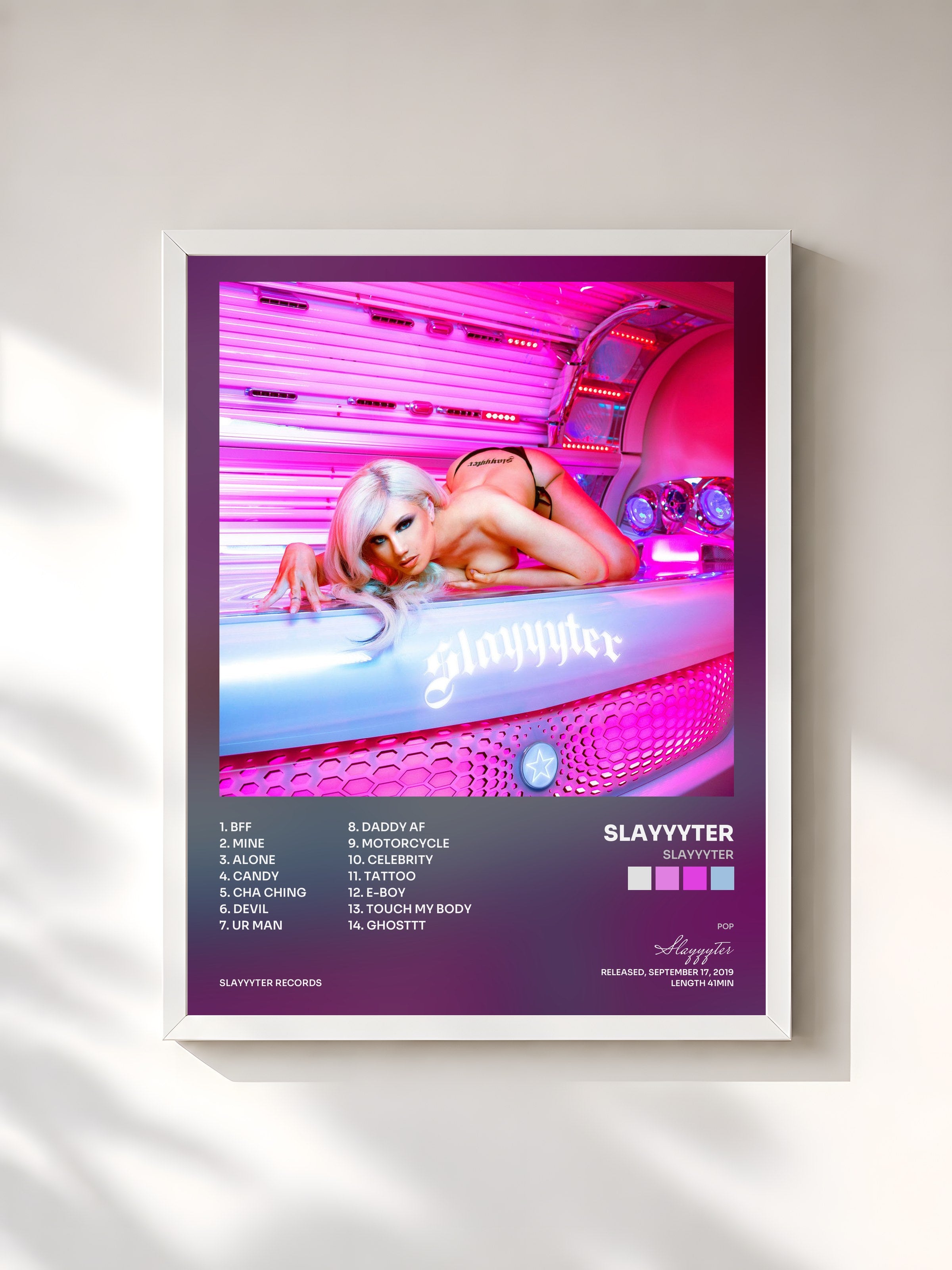 #blanc Tableau de l'album Slayyyter de Slayyyter, cadre blanc, imprimé et encadré en France