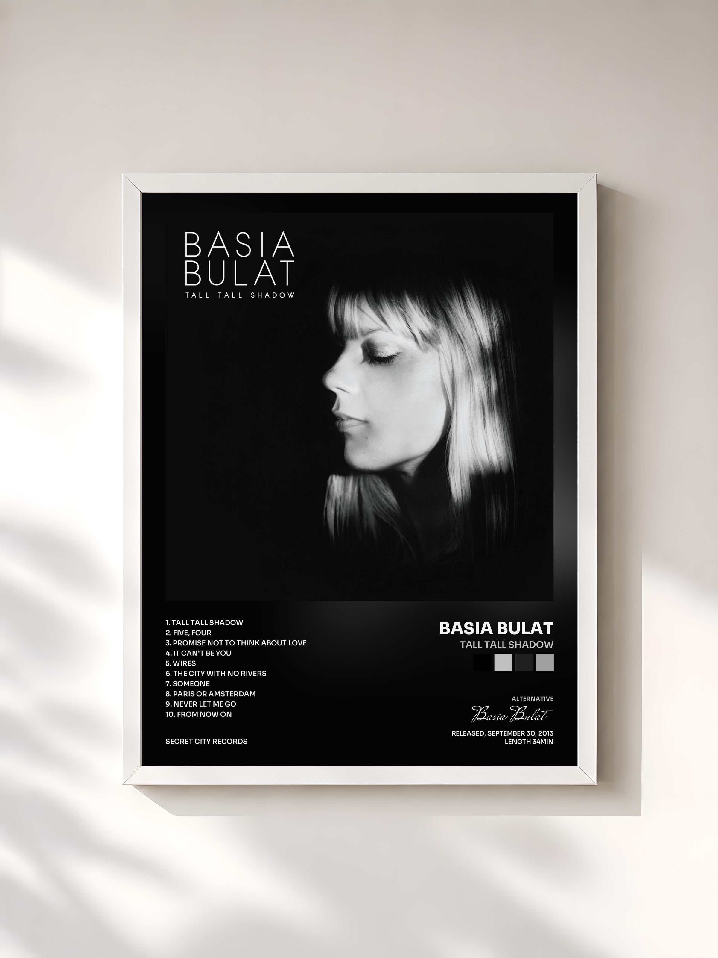#blanc Tableau de l'album Tall Tall Shadow de Basia Bulat, cadre blanc, imprimé et encadré en France