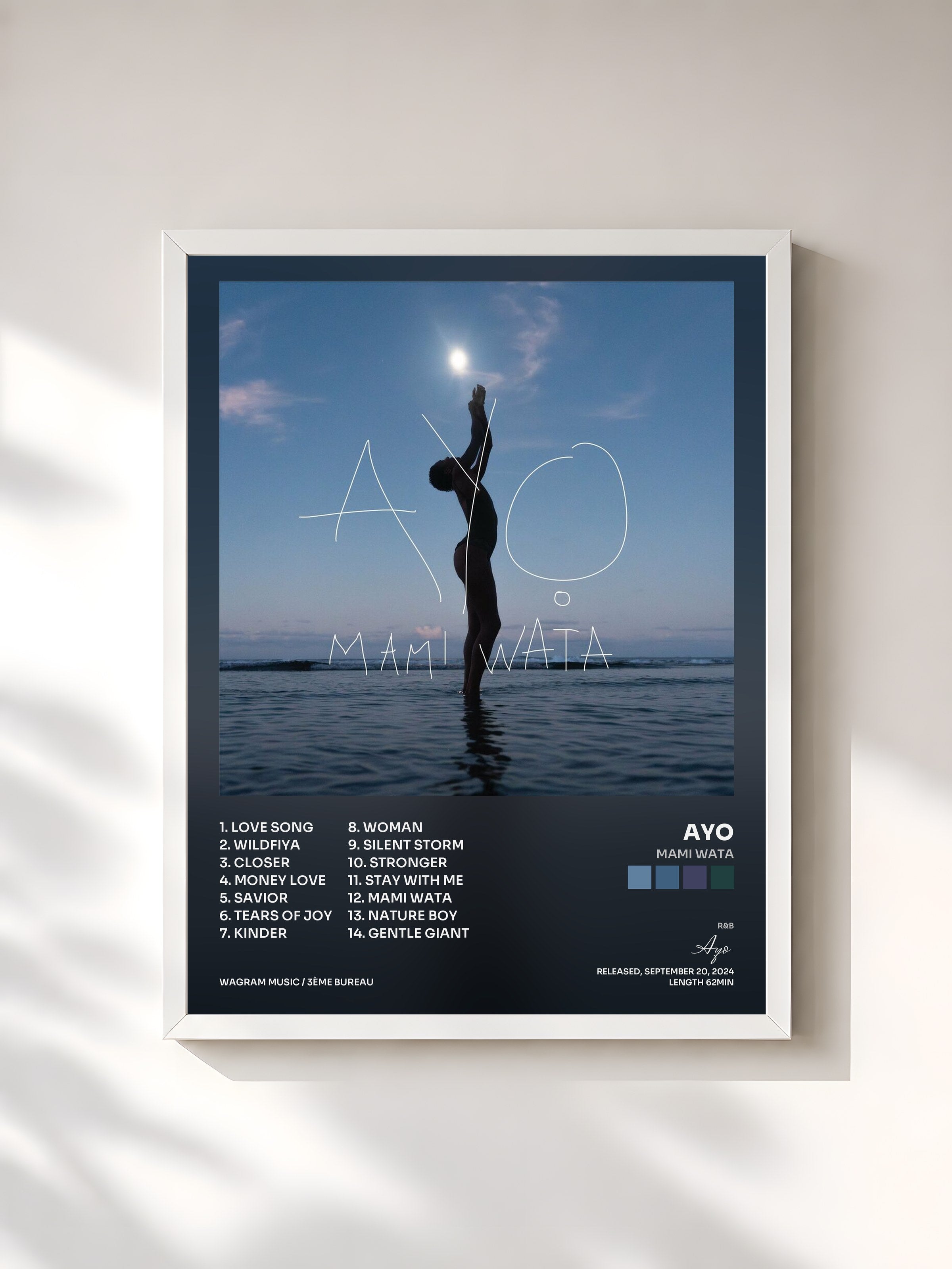 #blanc Tableau de l'album Mami Wata de Ayo, cadre blanc, imprimé et encadré en France