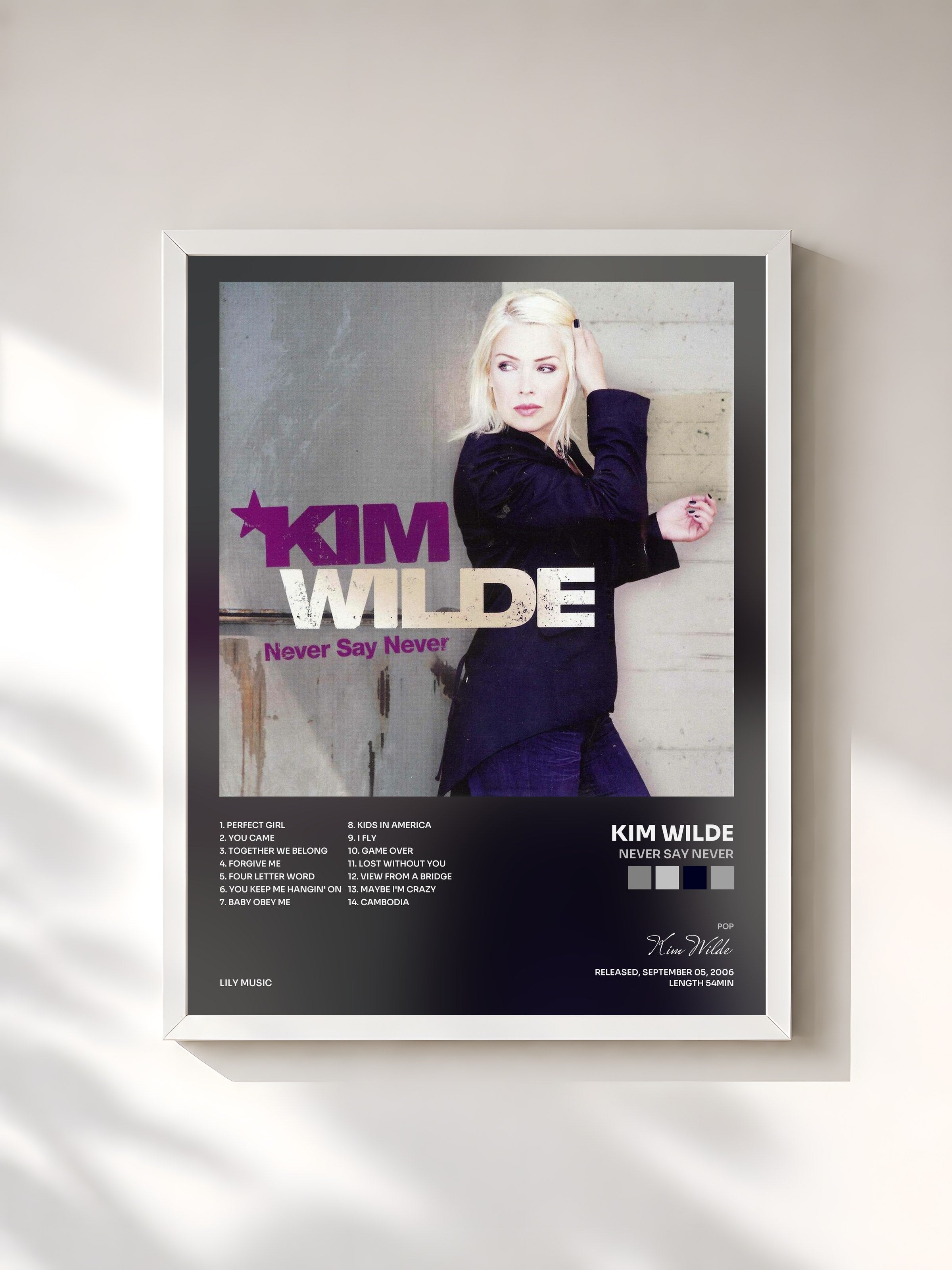 #blanc Tableau de l'album Never Say Never de Kim Wilde, cadre blanc, imprimé et encadré en France