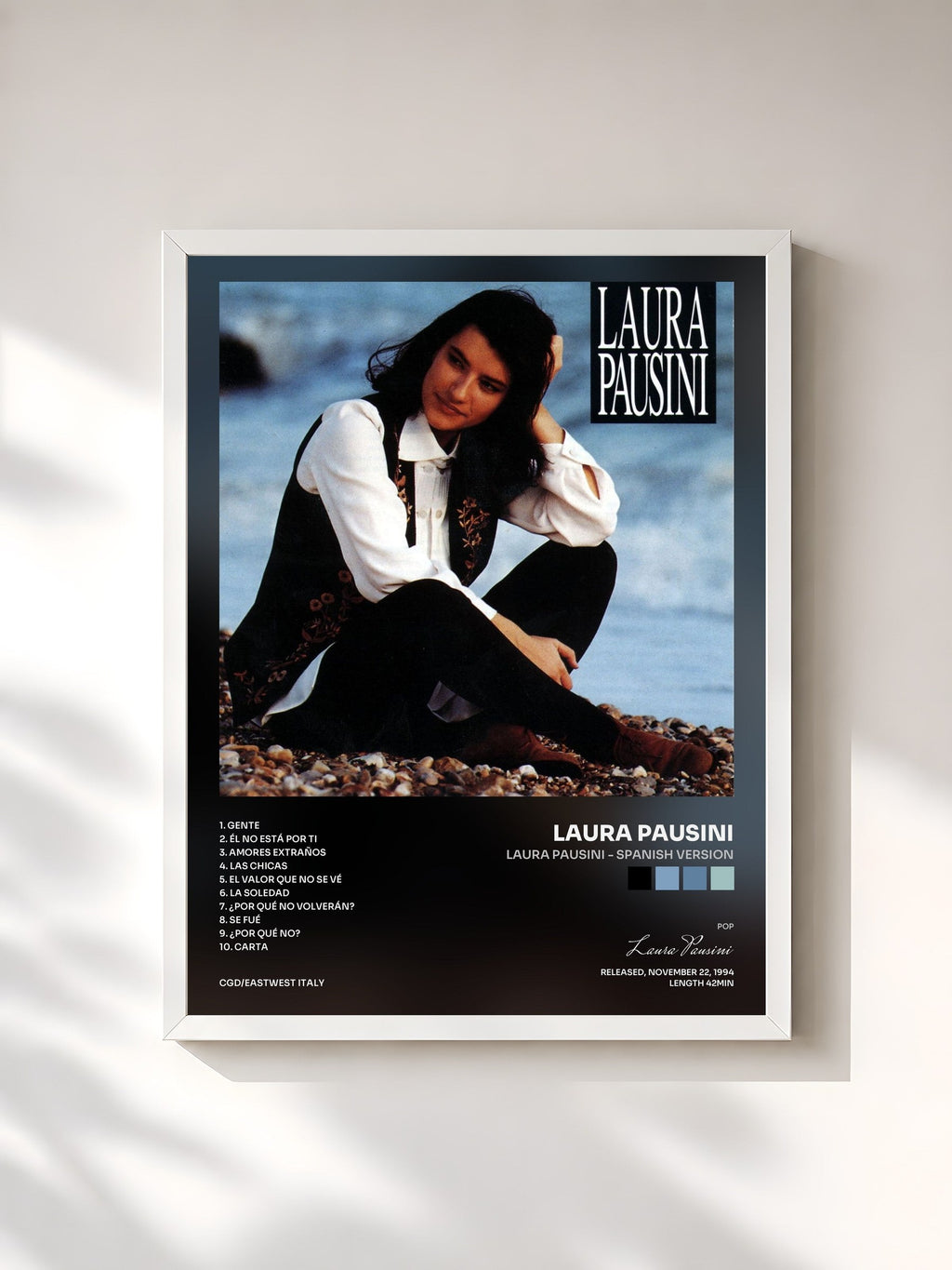 #blanc Laura Pausini - Spanish Version de Laura Pausini en lámina enmarcada, marco blanco, impresa y enmarcada en Francia