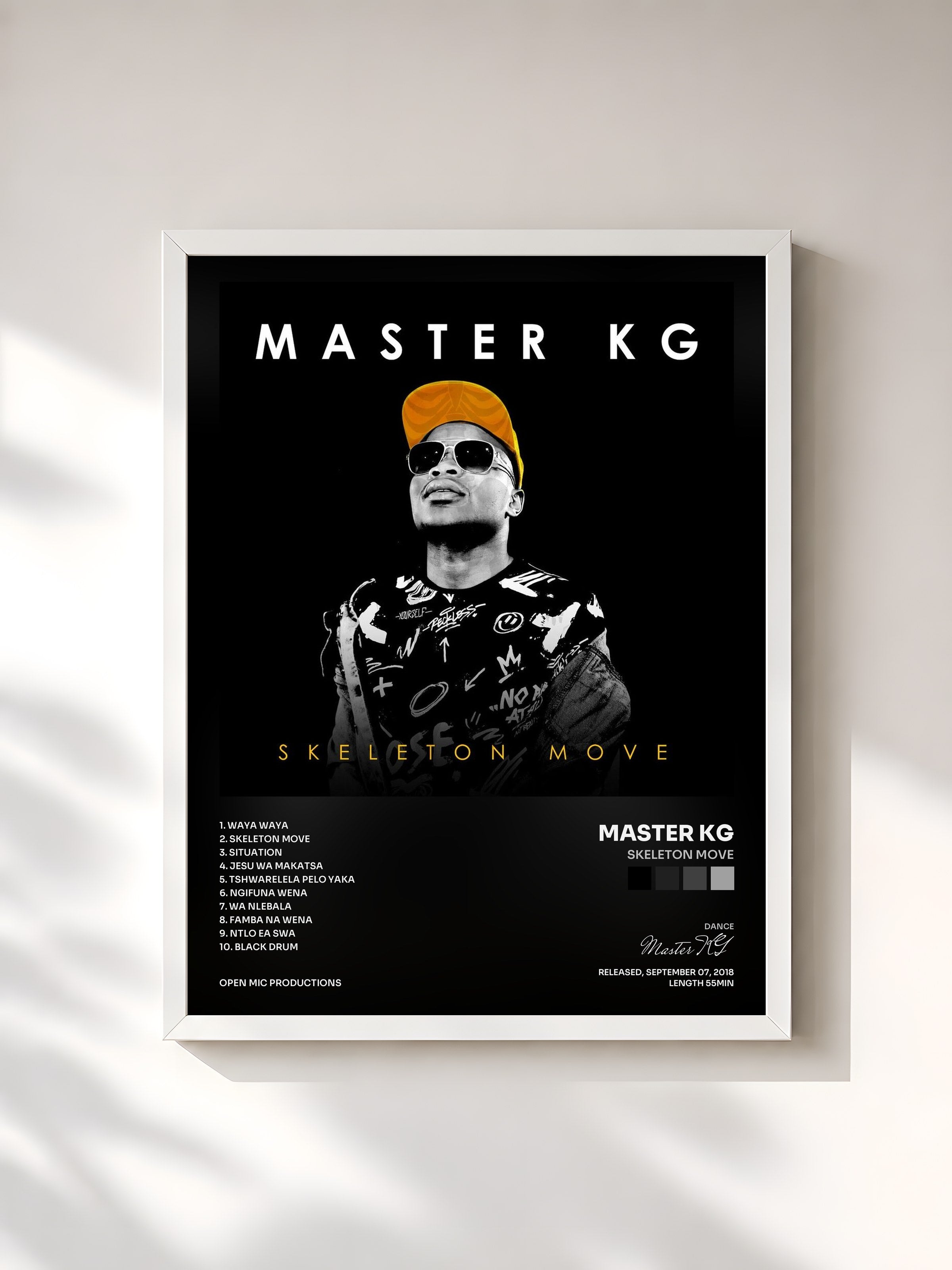#blanc Tableau de l'album Skeleton Move de Master KG, cadre blanc, imprimé et encadré en France