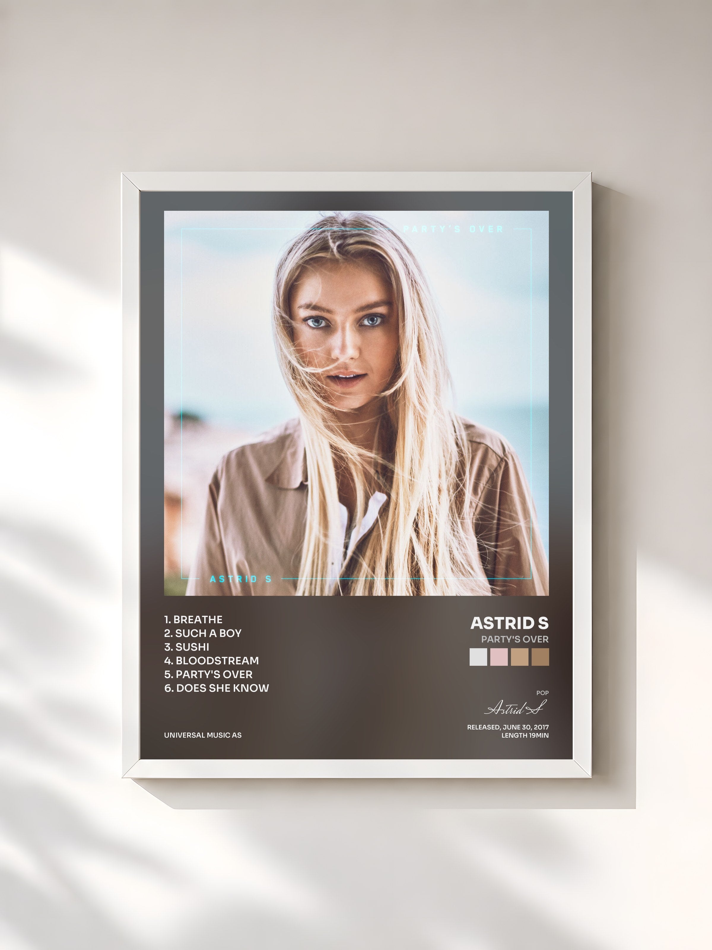 #blanc Tableau de l'album Party's Over de Astrid S, cadre blanc, imprimé et encadré en France